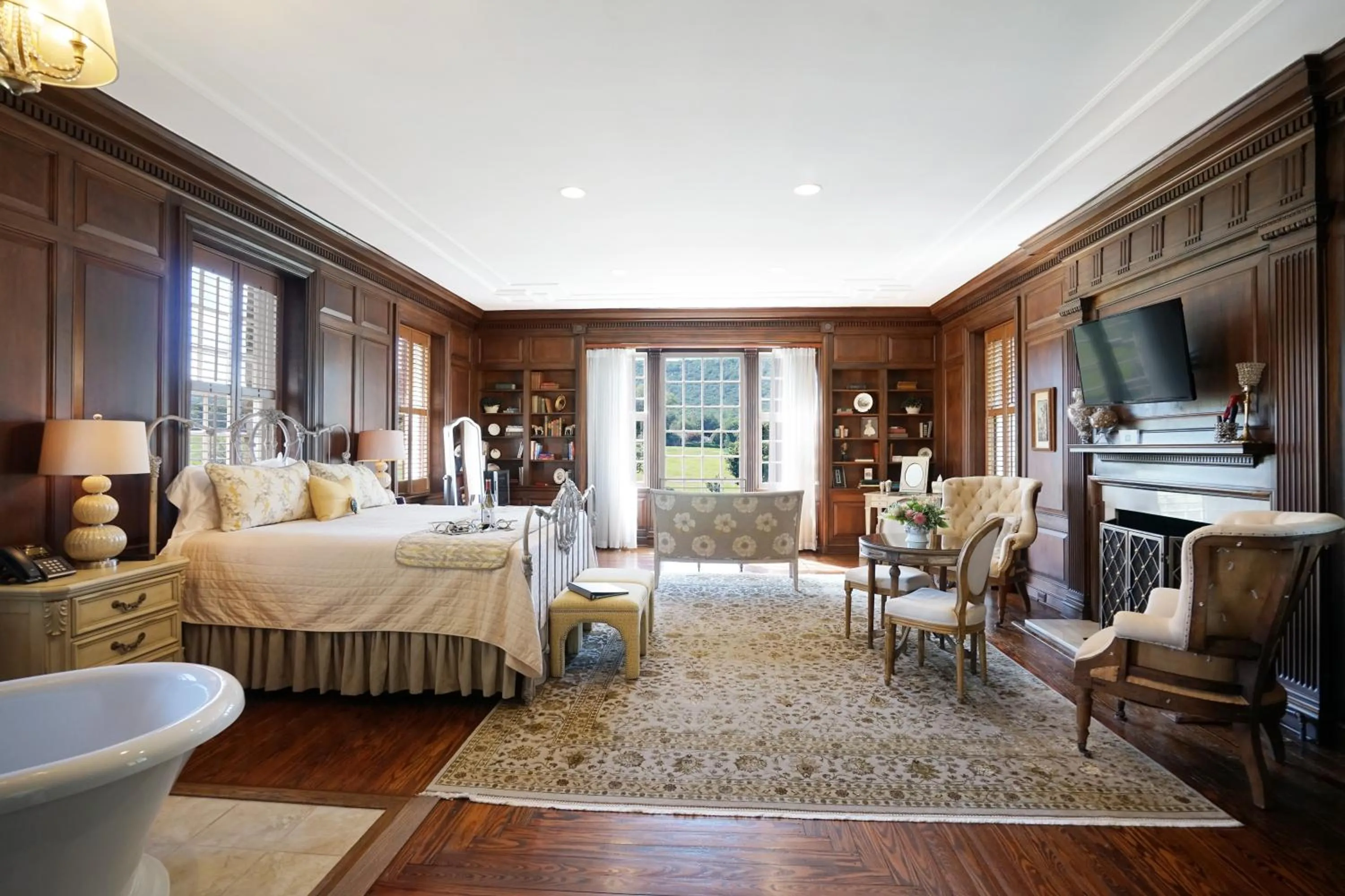 Superior King Room in Inn at Evergreen