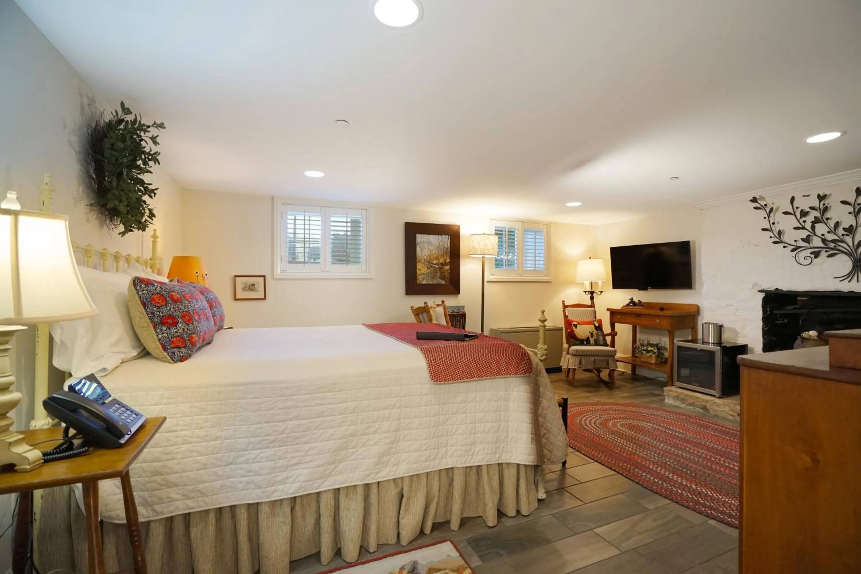 Queen Room in Inn at Evergreen