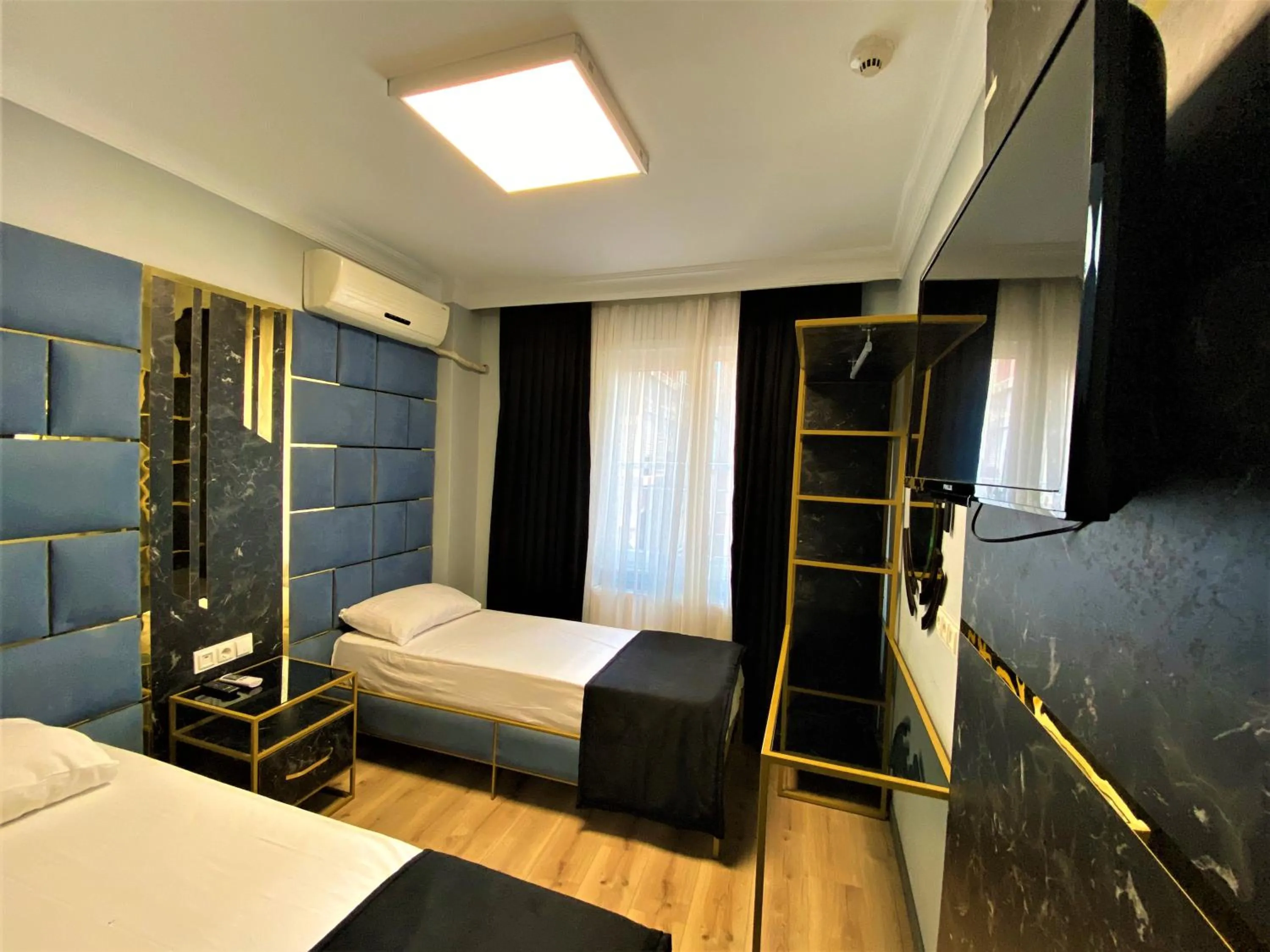 Single Room in Orange Airport Hotel