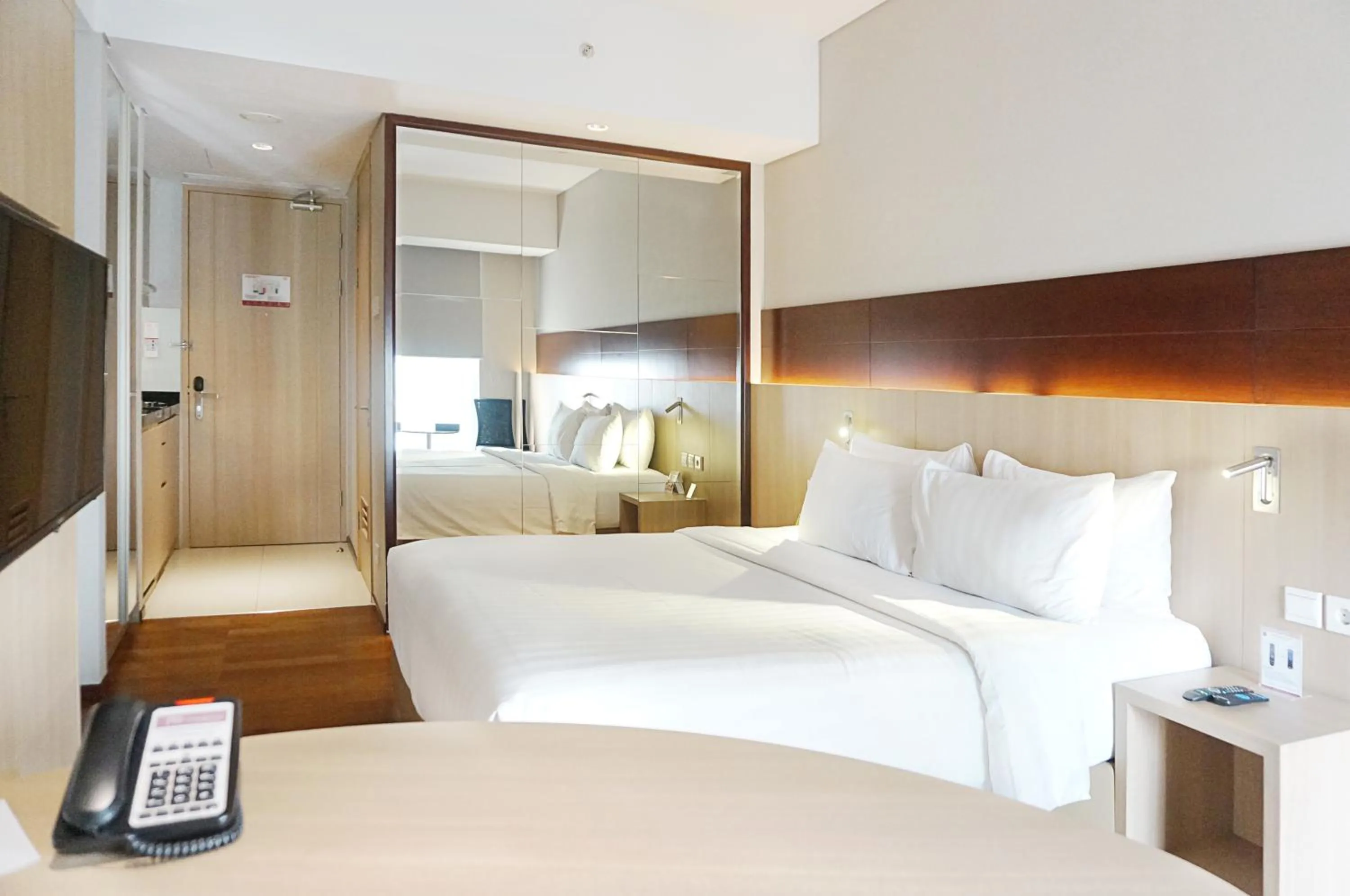 Deluxe King Room in Ra Premiere Simatupang