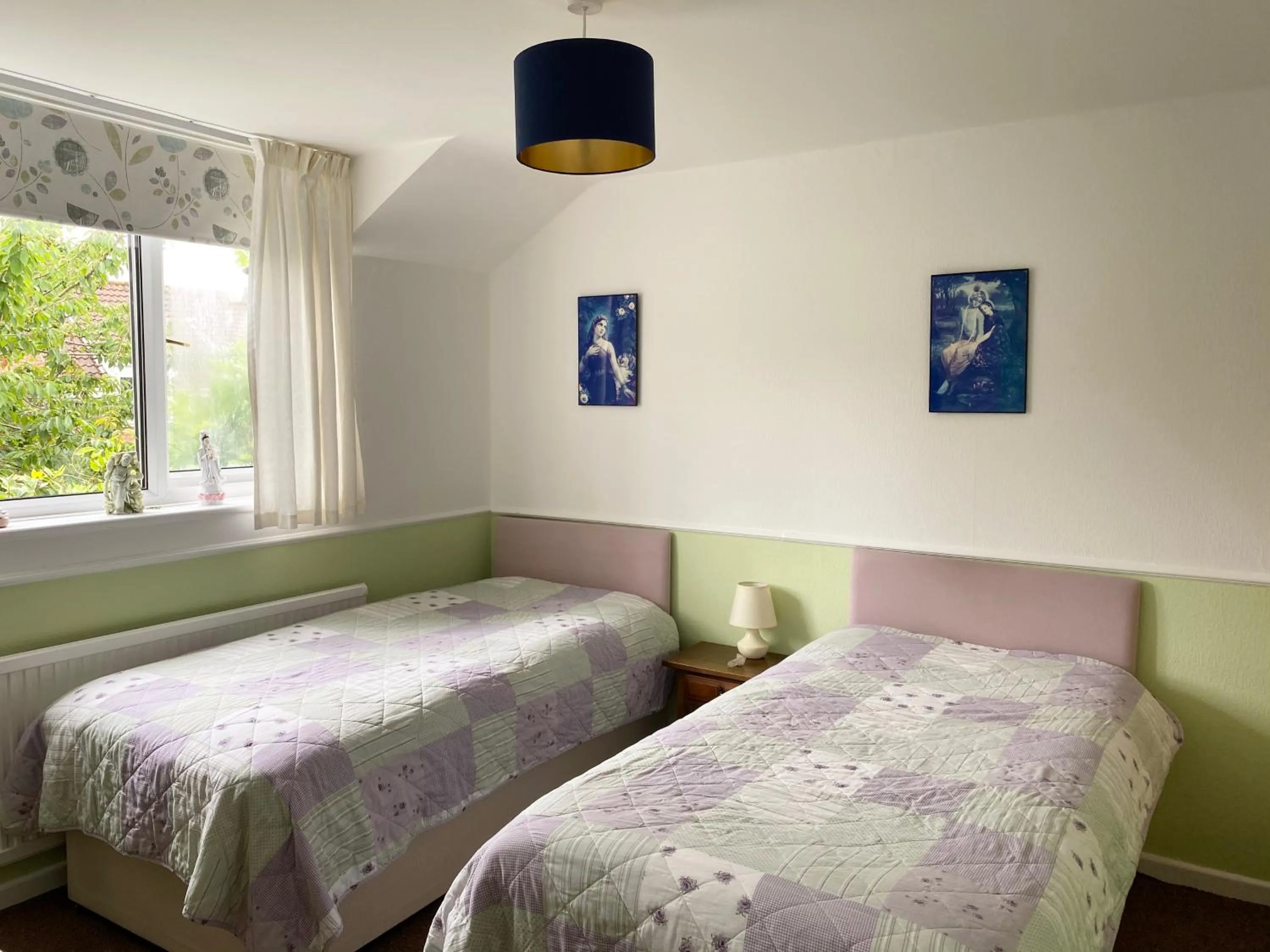 Standard Twin Room with Shared Bathroom in Camelot Retreat - Tor View