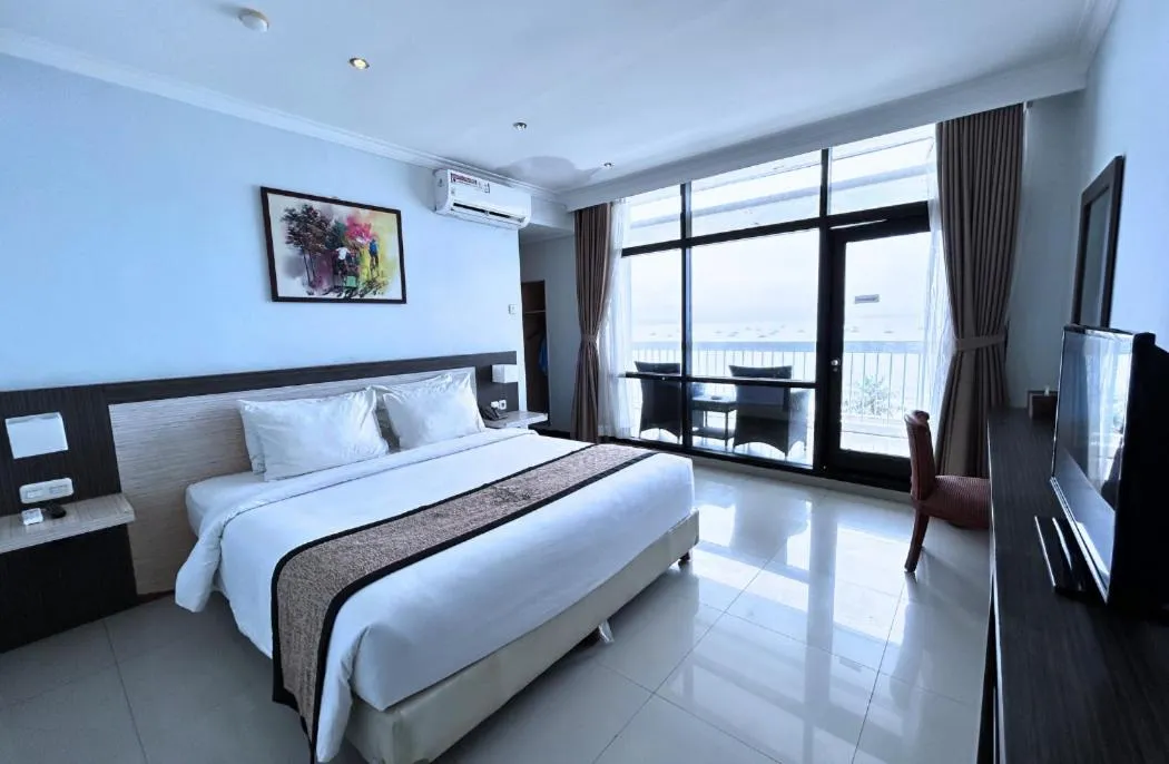 Deluxe Suite in Grand Inna Samudra Beach