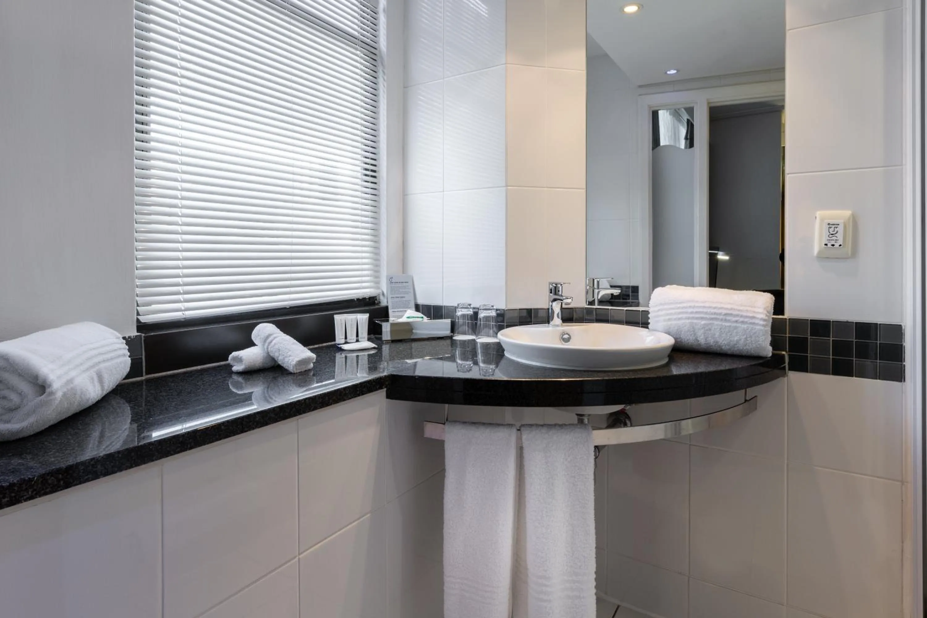 2 Single Standard Non Smoking in Holiday Inn Express Cape Town City Centre by IHG