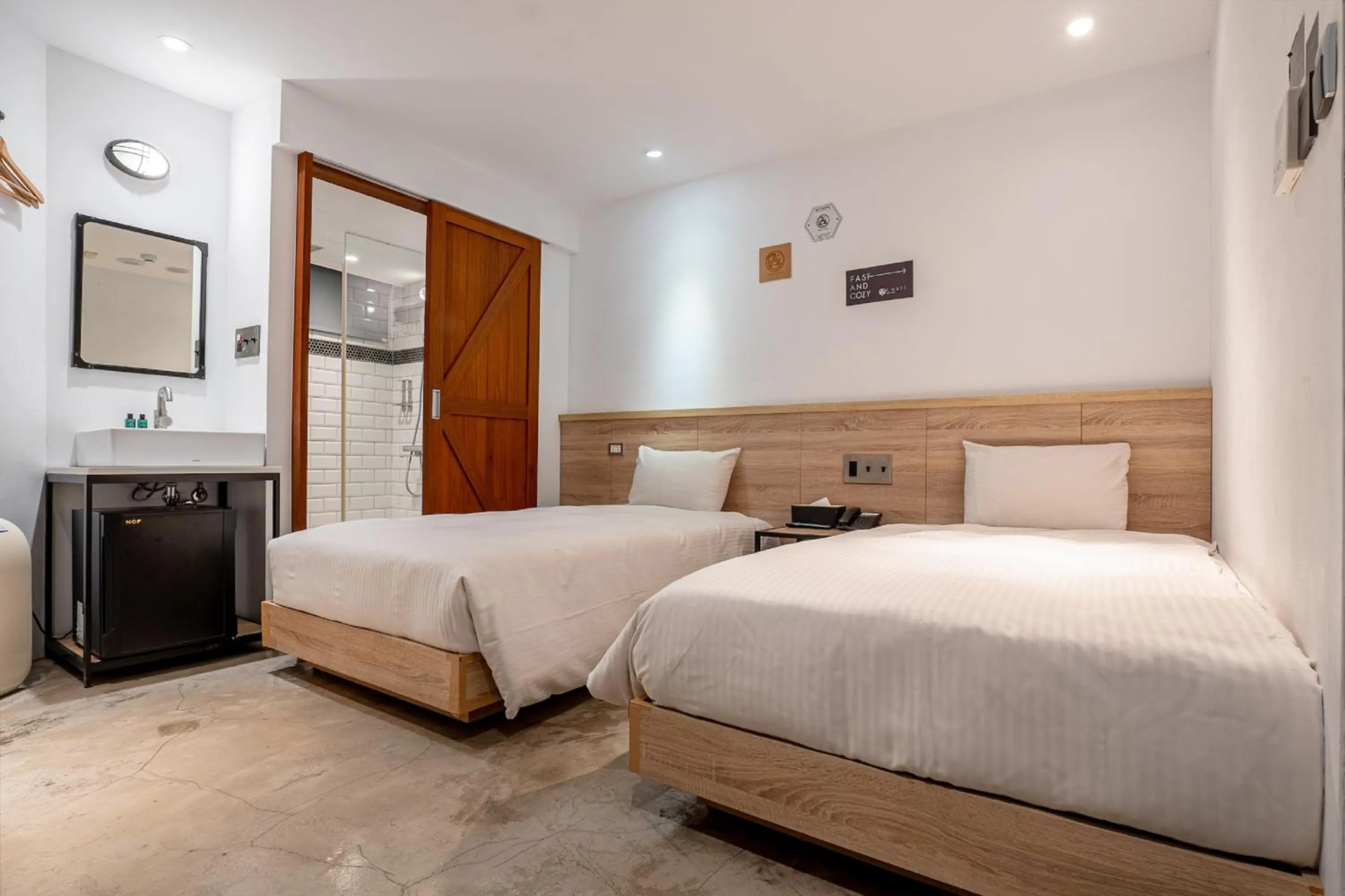 Superior Twin Room in CHASE Hotel