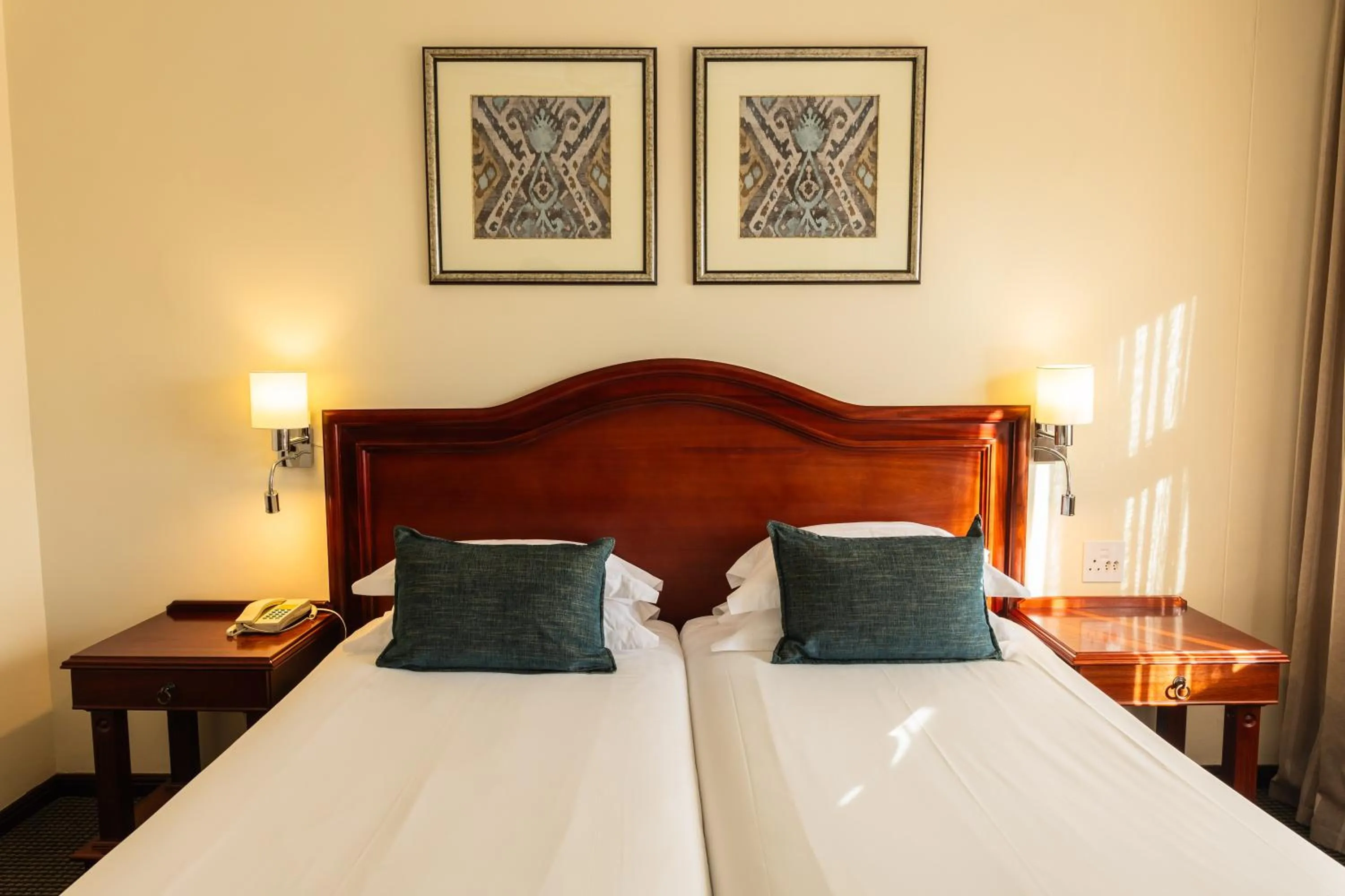 Superior Suite with Twin Beds in Premier Hotel Regent