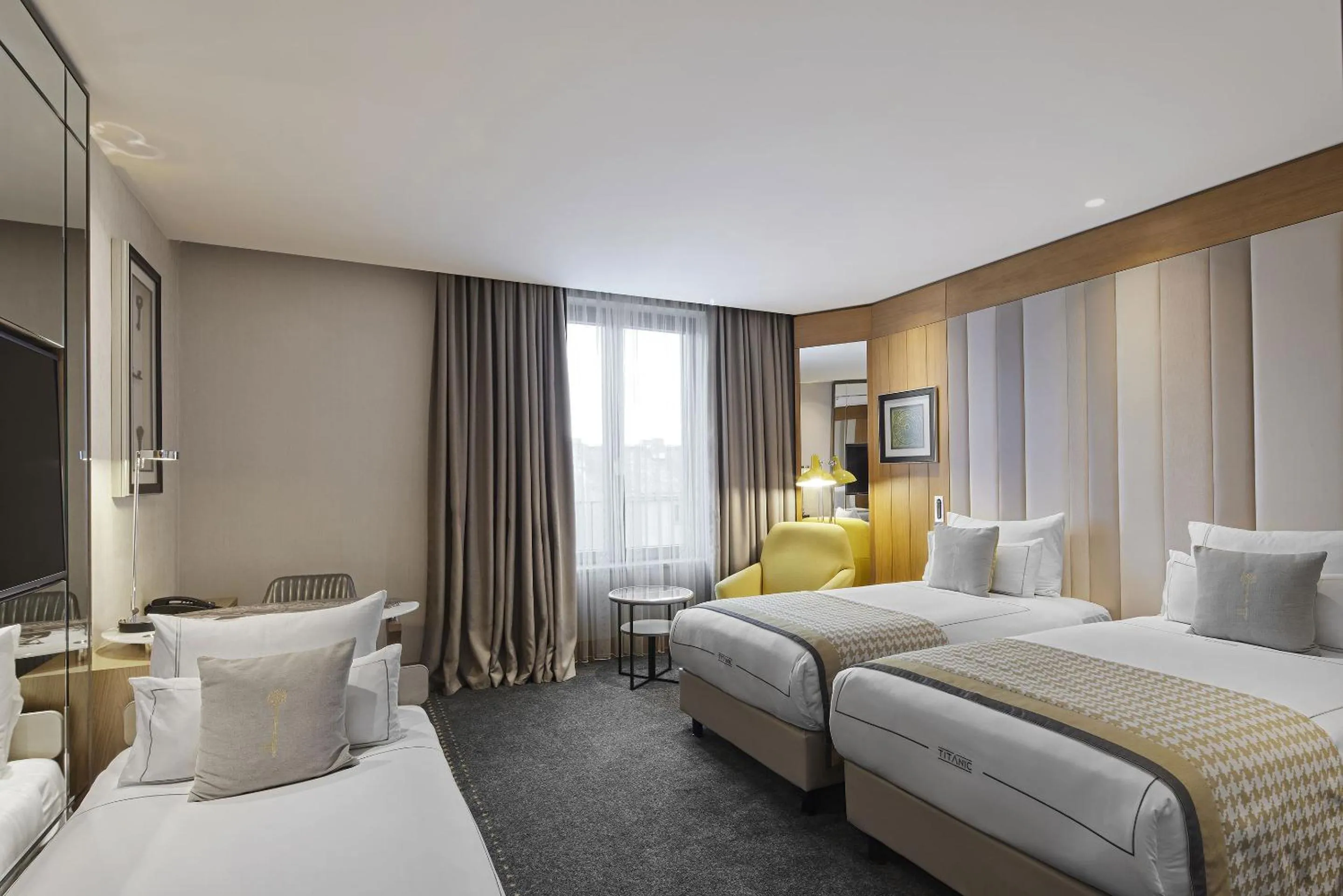 Classic Triple Room in TITANIC Chaussee Berlin