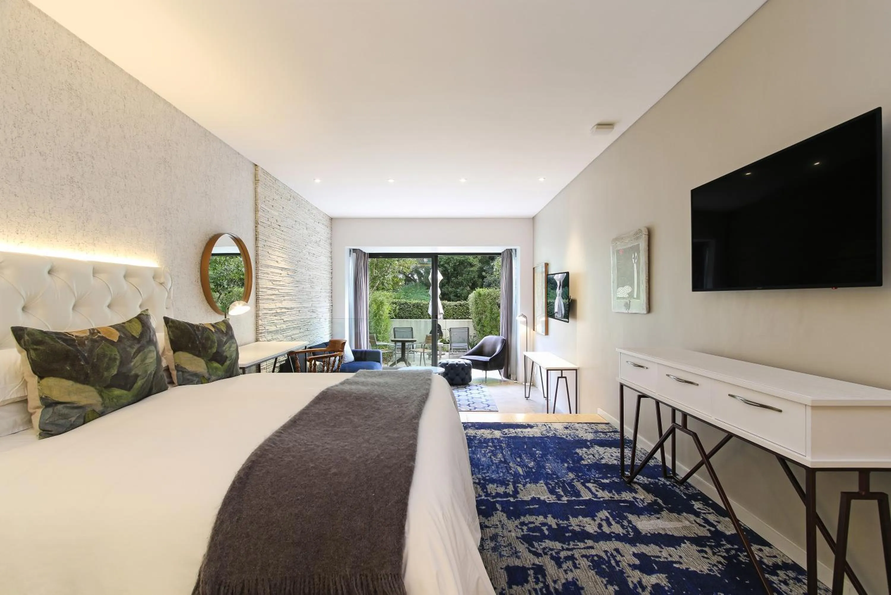 Junior Suite with Garden View - single occupancy in Vineyard Hotel