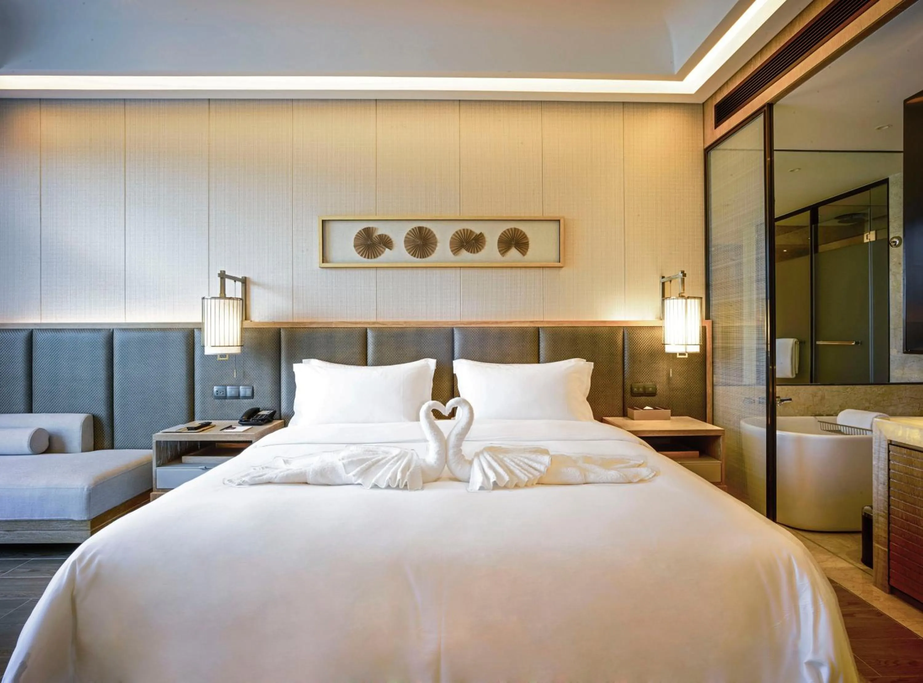 All - Inclusive ，Deluxe Sea View Room (Buffet Breakfast for Two + Selective Lunch for Two + Seafood Buffet Dinner or Selective Dinner for Two + Free Flow of Designated Drinks at the Lobby Bar) in Harman Resort Hotel Sanya