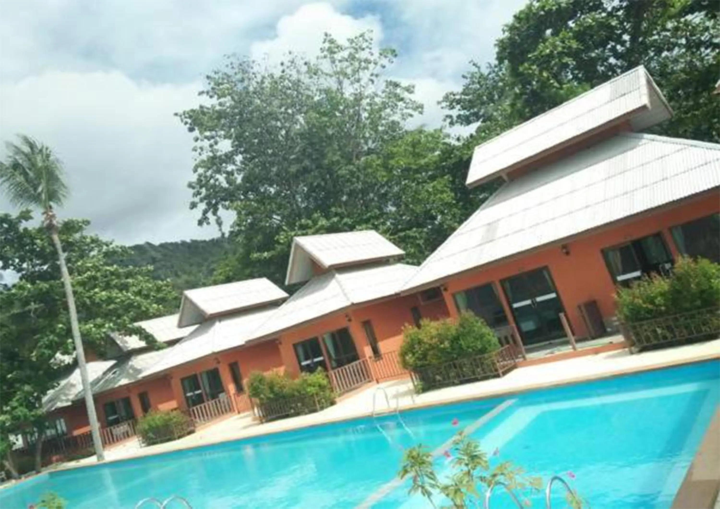 Luxury Double or Twin Room with Swimming Pool in Lanta Cottage - SHA Plus