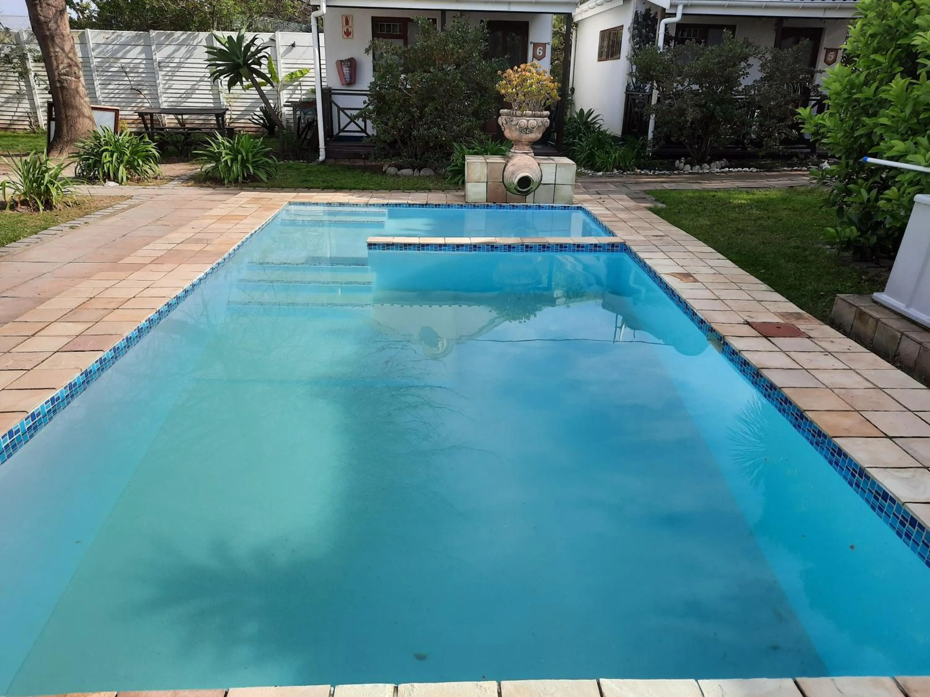 Cottage with Pool View in Alpine Inn