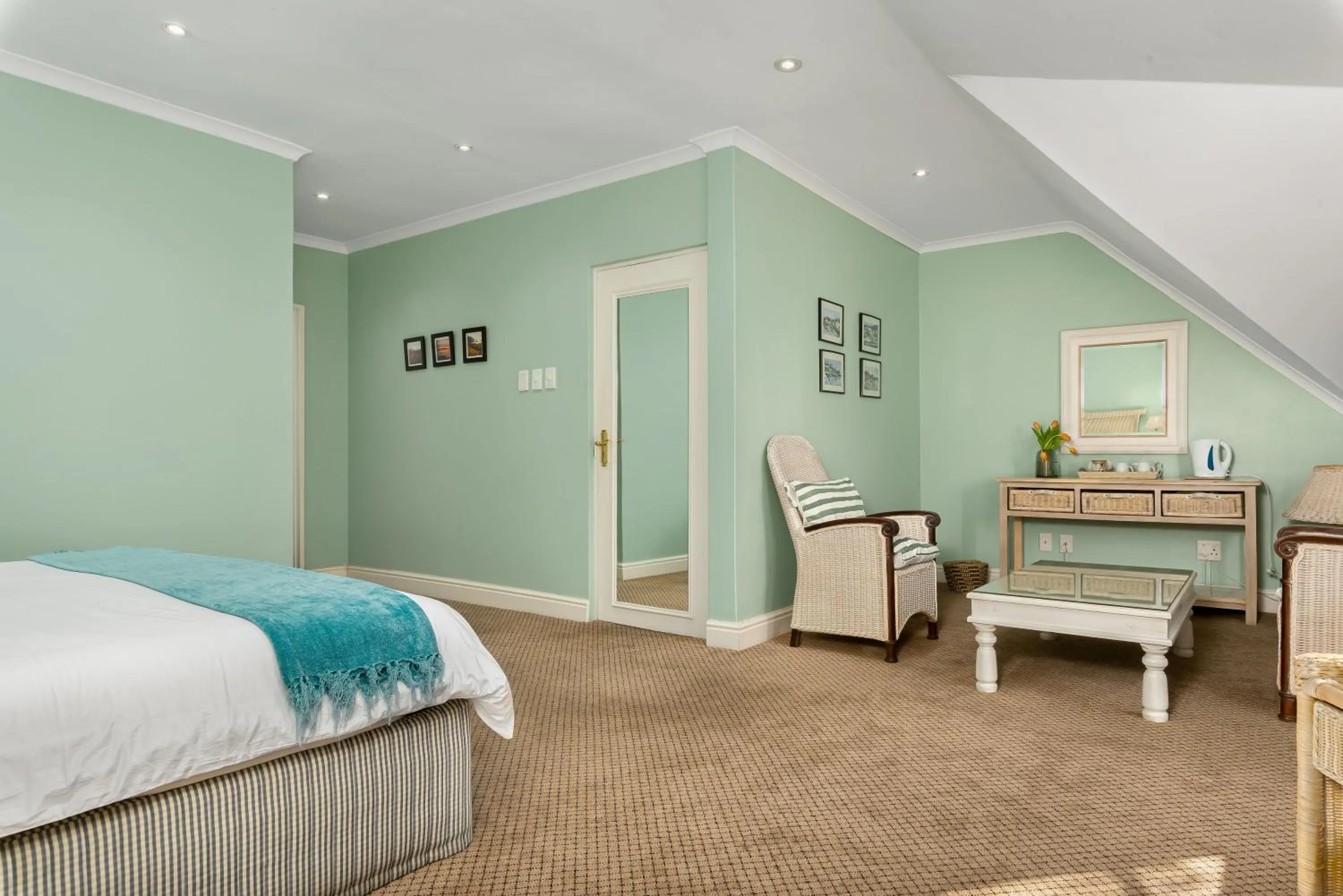 Superior Double Room in Gable Manor by Neighbourgood