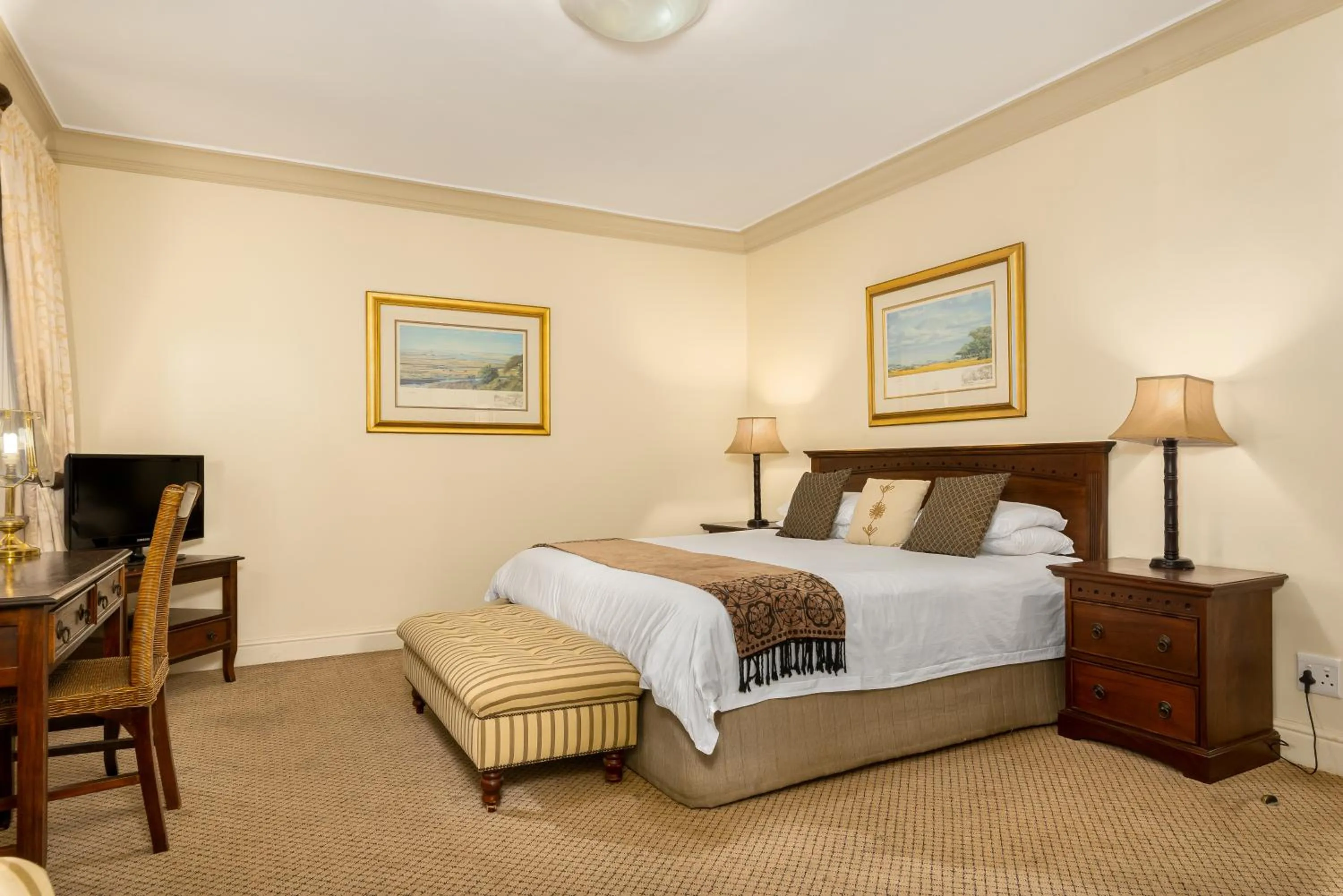 Deluxe Room in Gable Manor by Neighbourgood