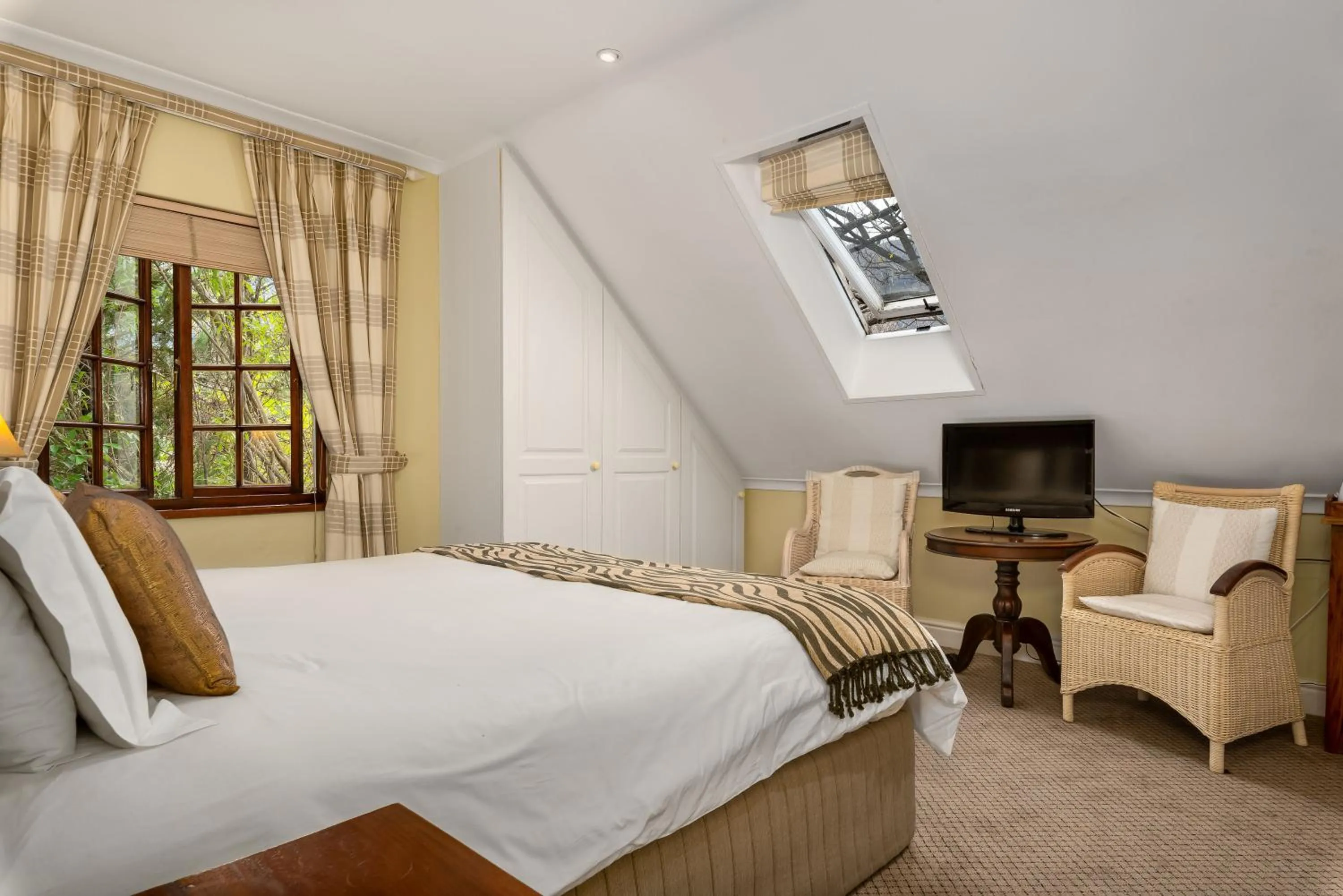 Deluxe Room in Gable Manor by Neighbourgood