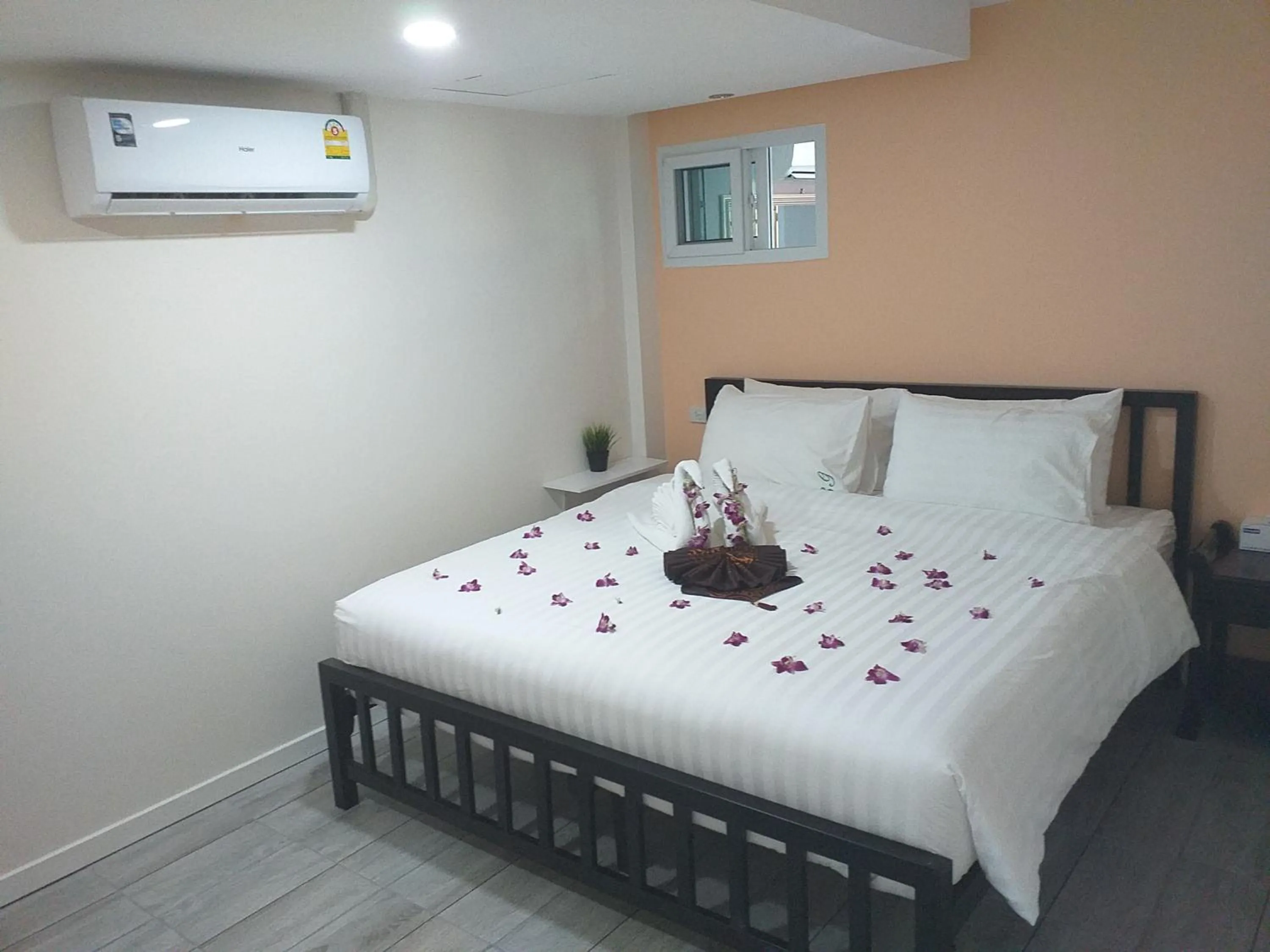 Two-Bedroom Apartment with Balcony in Samui Green Hotel