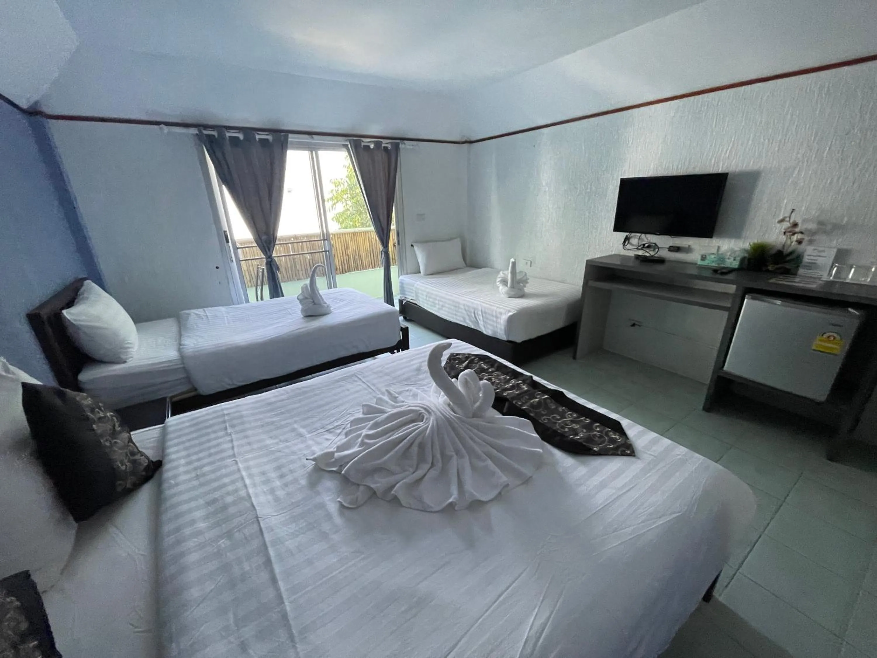 Quadruple Room with Balcony in Samui Green Hotel