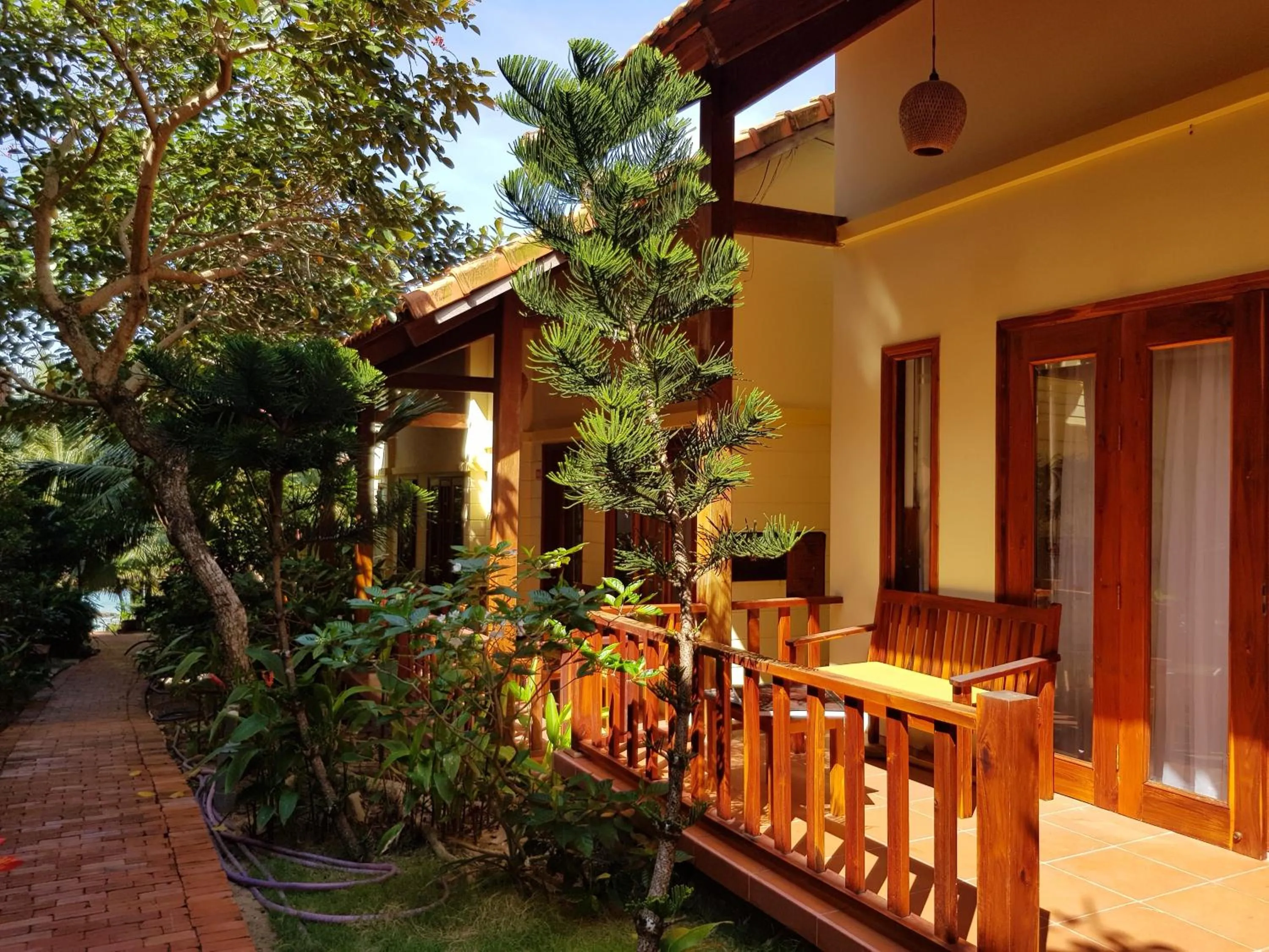 Bungalow with Garden View in Free Beach Resort
