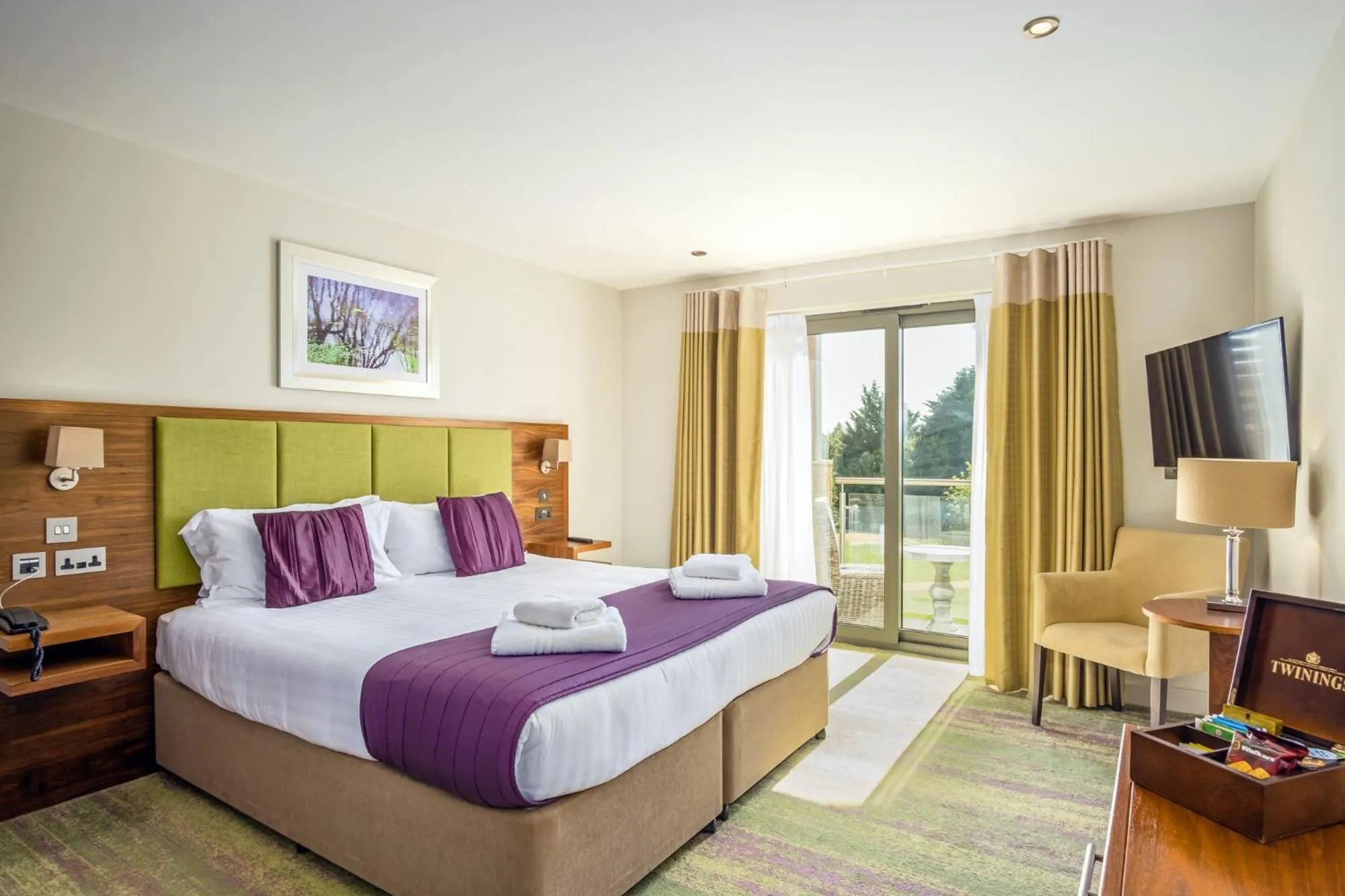 Standard Double or Twin Room with Golf View in Cotswolds Hotel & Spa