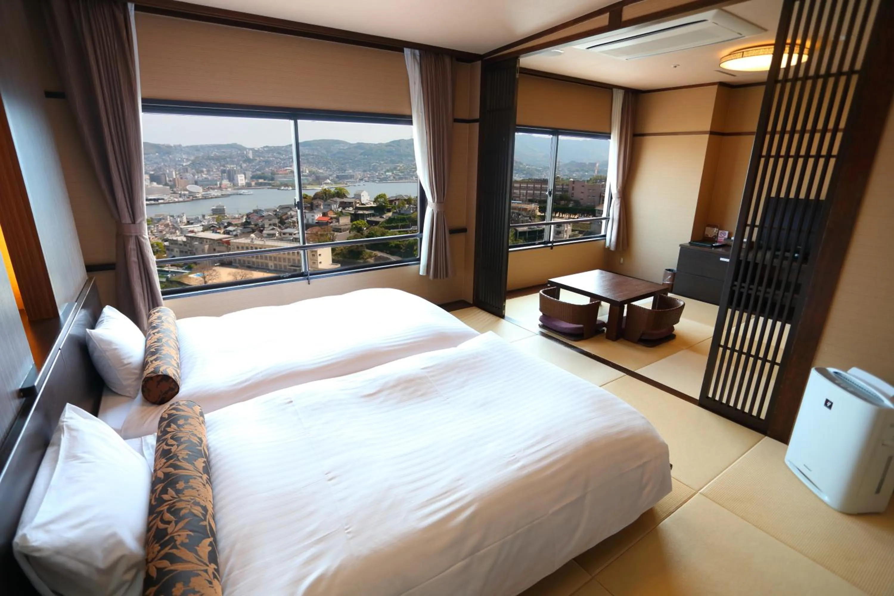 Room with Tatami area and Sea View in Hotel Amandi