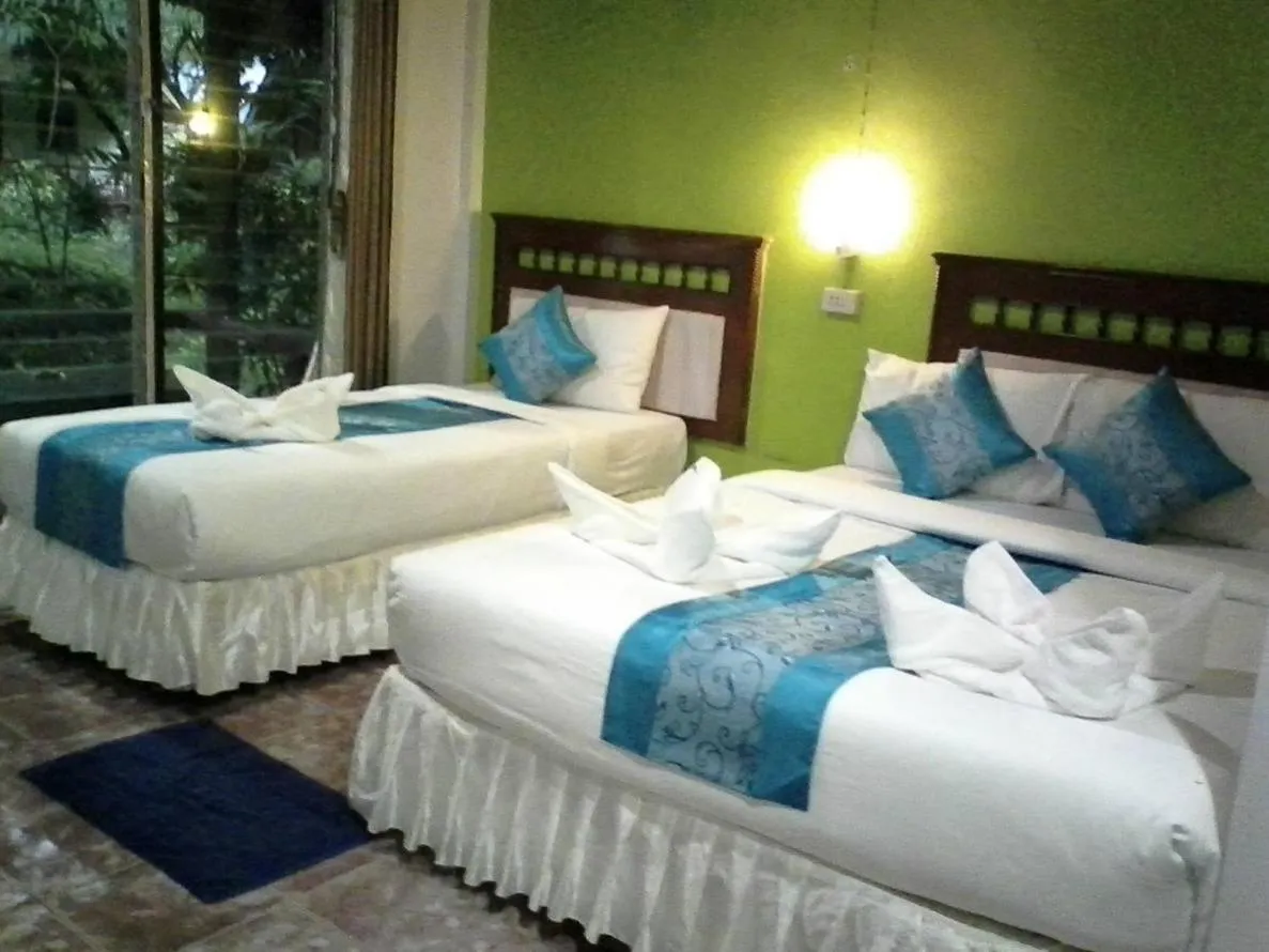 Triple Room in Lanta Long Beach Hostel