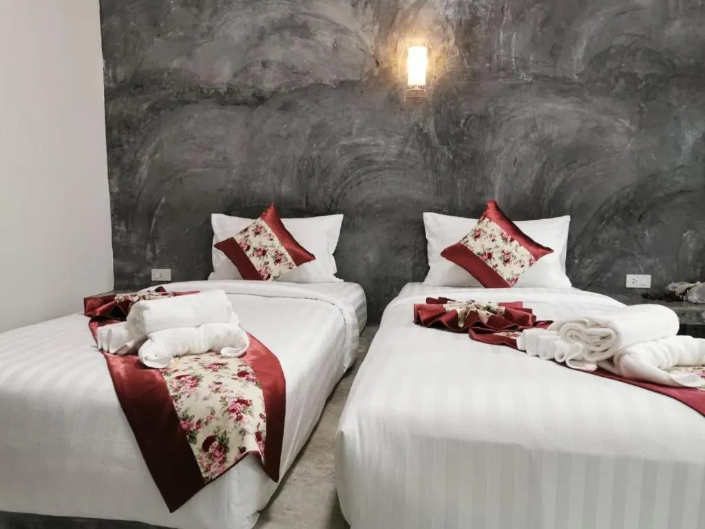 Deluxe Double or Twin Room in Lanta Long Beach Hostel