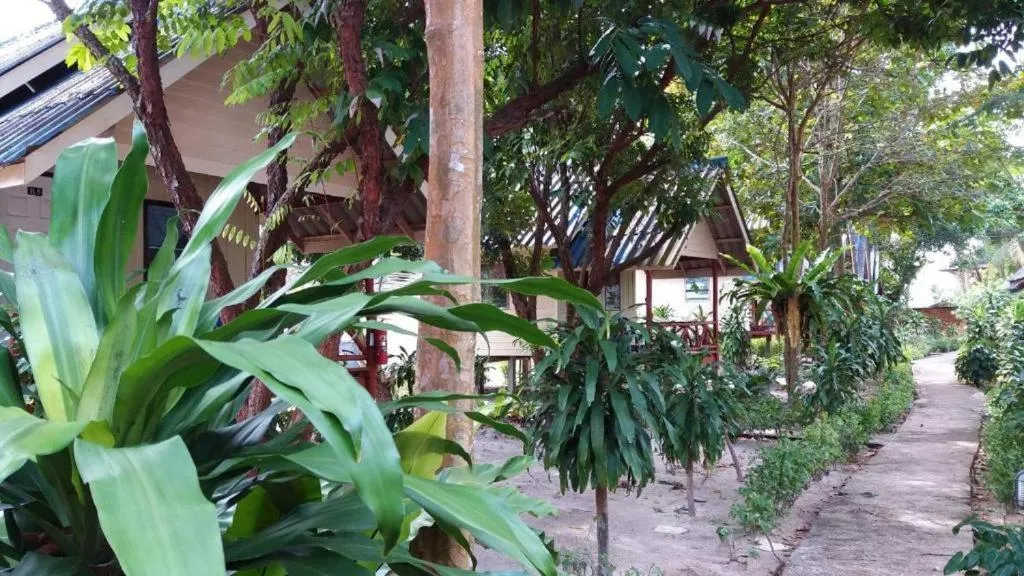 Bungalow with Fan in Lanta Long Beach Hostel