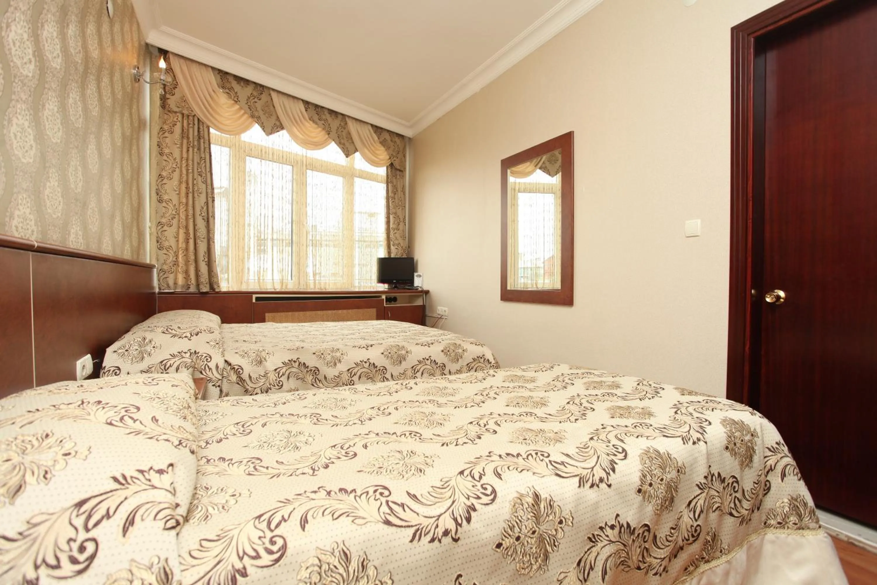 Triple Room in Turvan Hotel