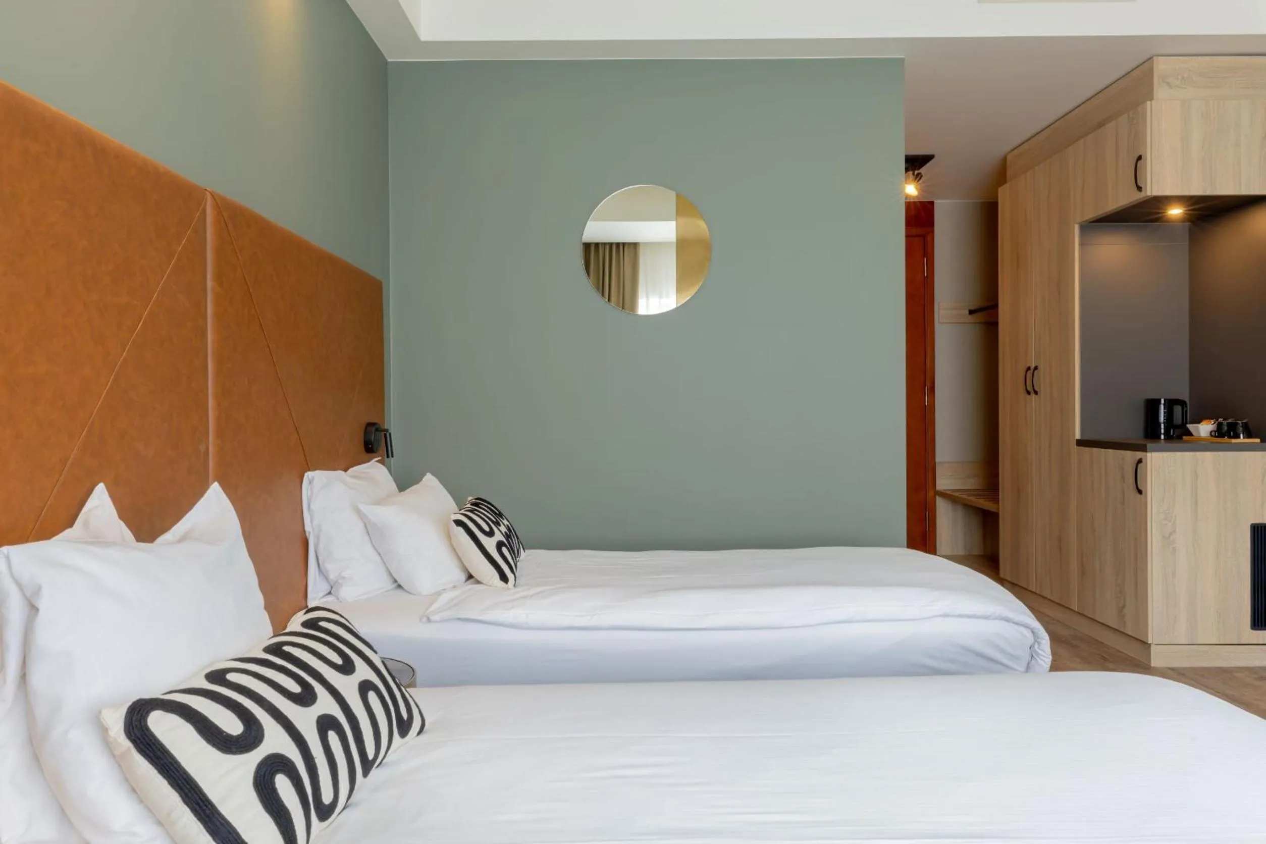 Deluxe Twin Room in Shanghai Hotel Holland