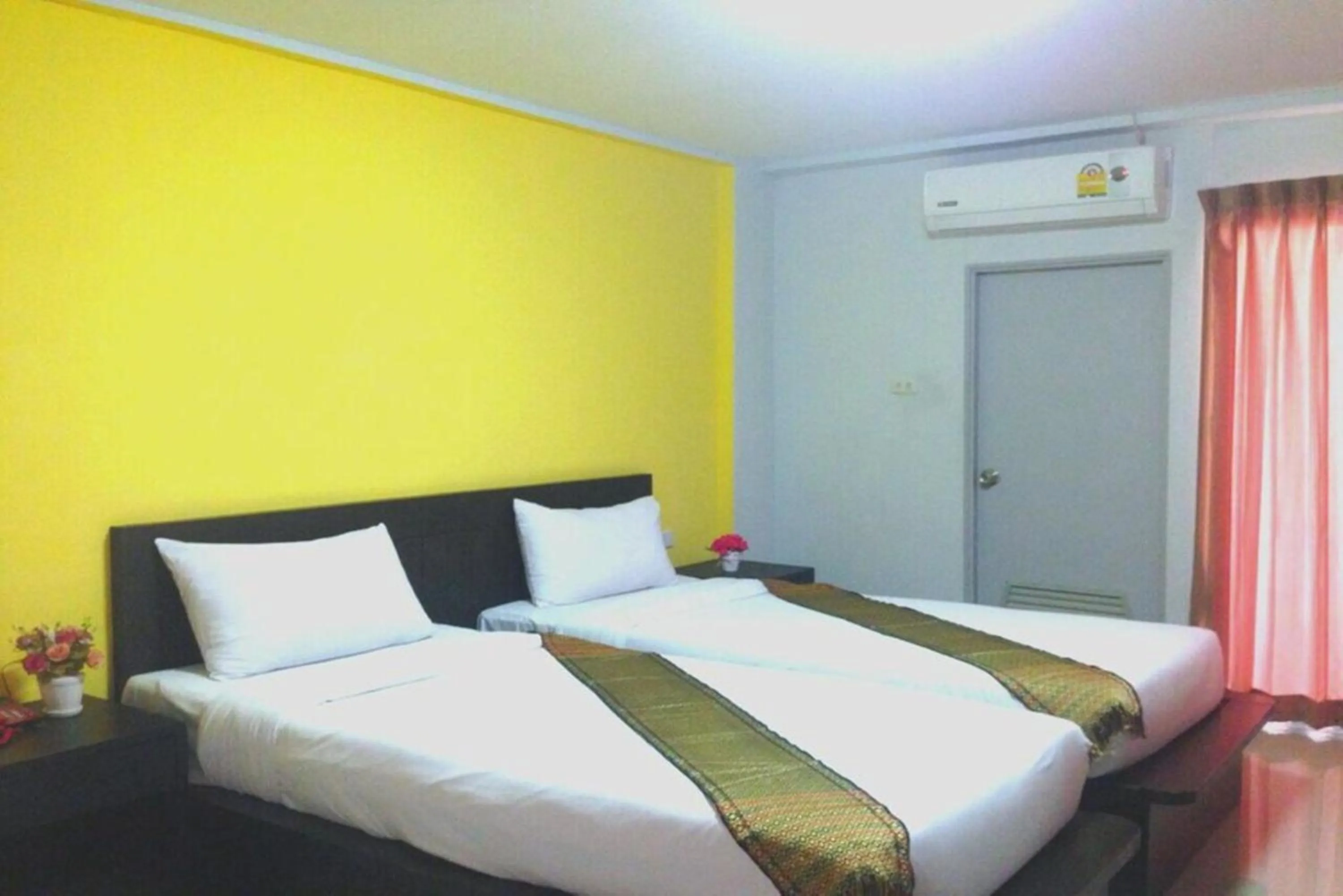 Standard Twin Room in DD Residence