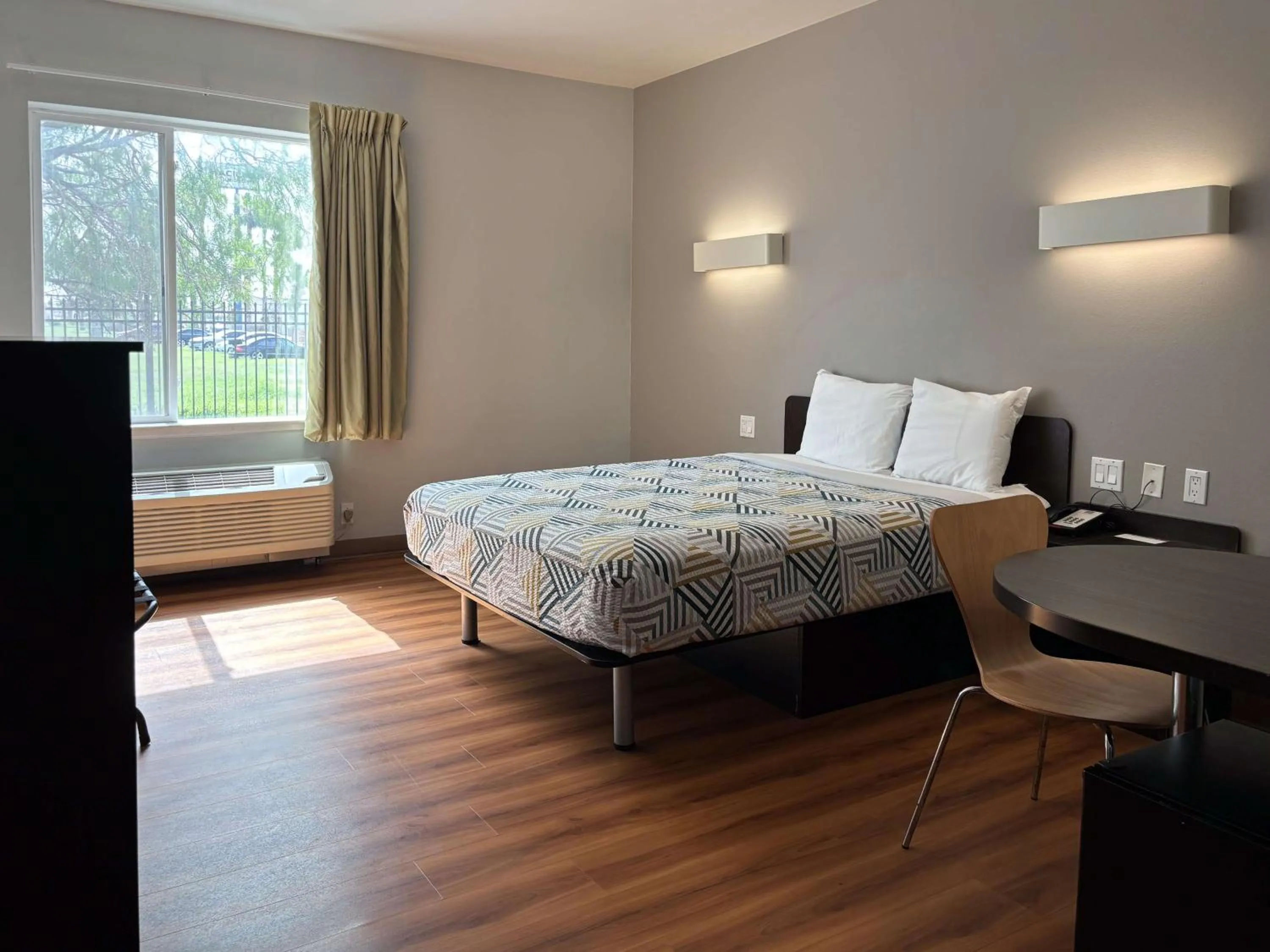 Standard Studio - Non-Smoking in Motel 6-Weslaco, TX