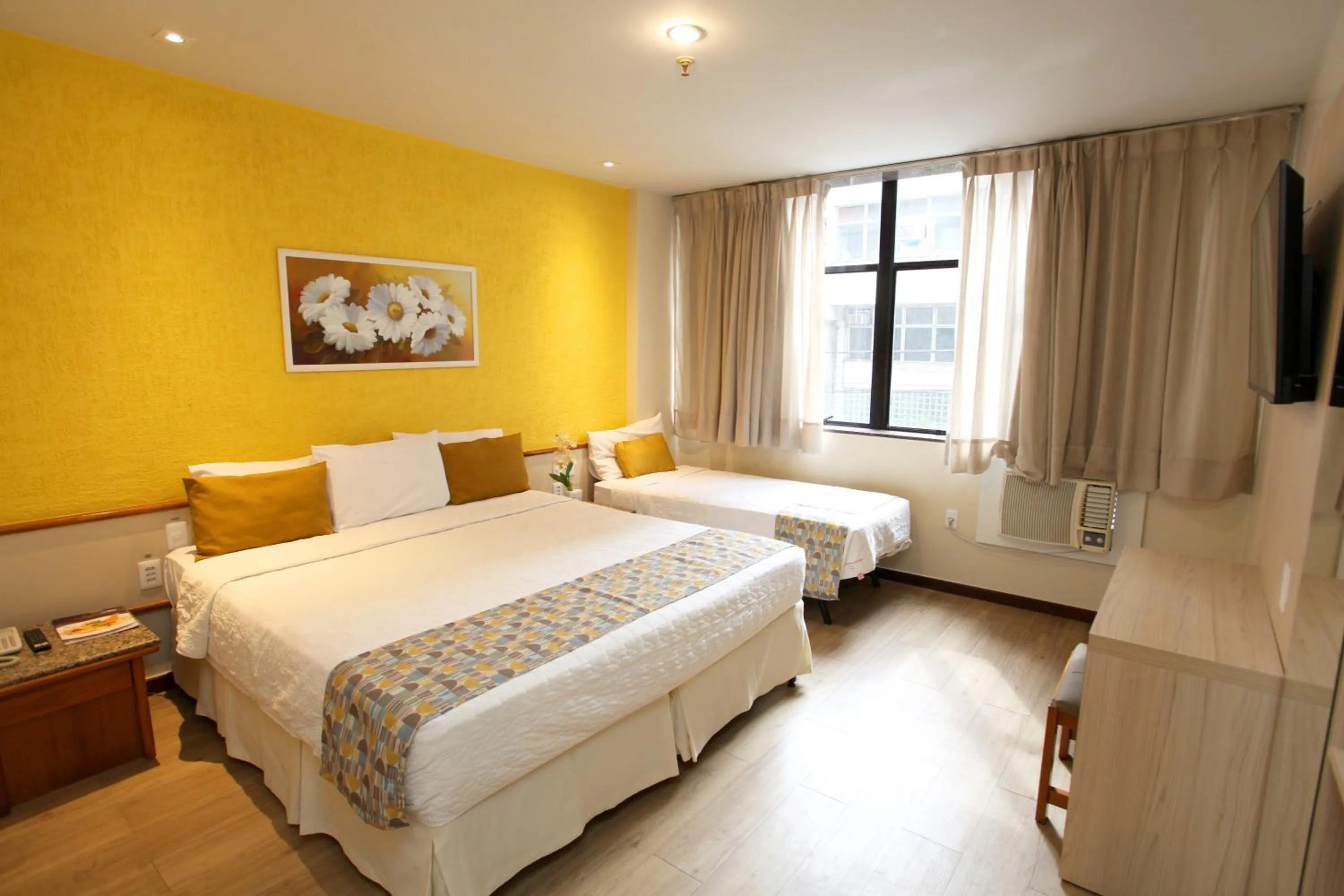 Triple Suite With Bathtub in Mengo Palace Hotel