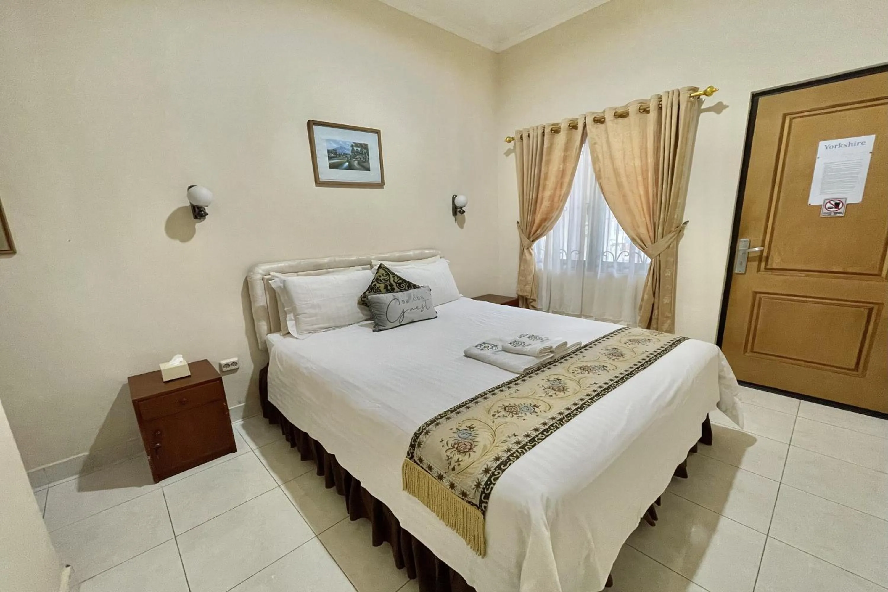 Suite with Balcony in Whiterose Guesthouse