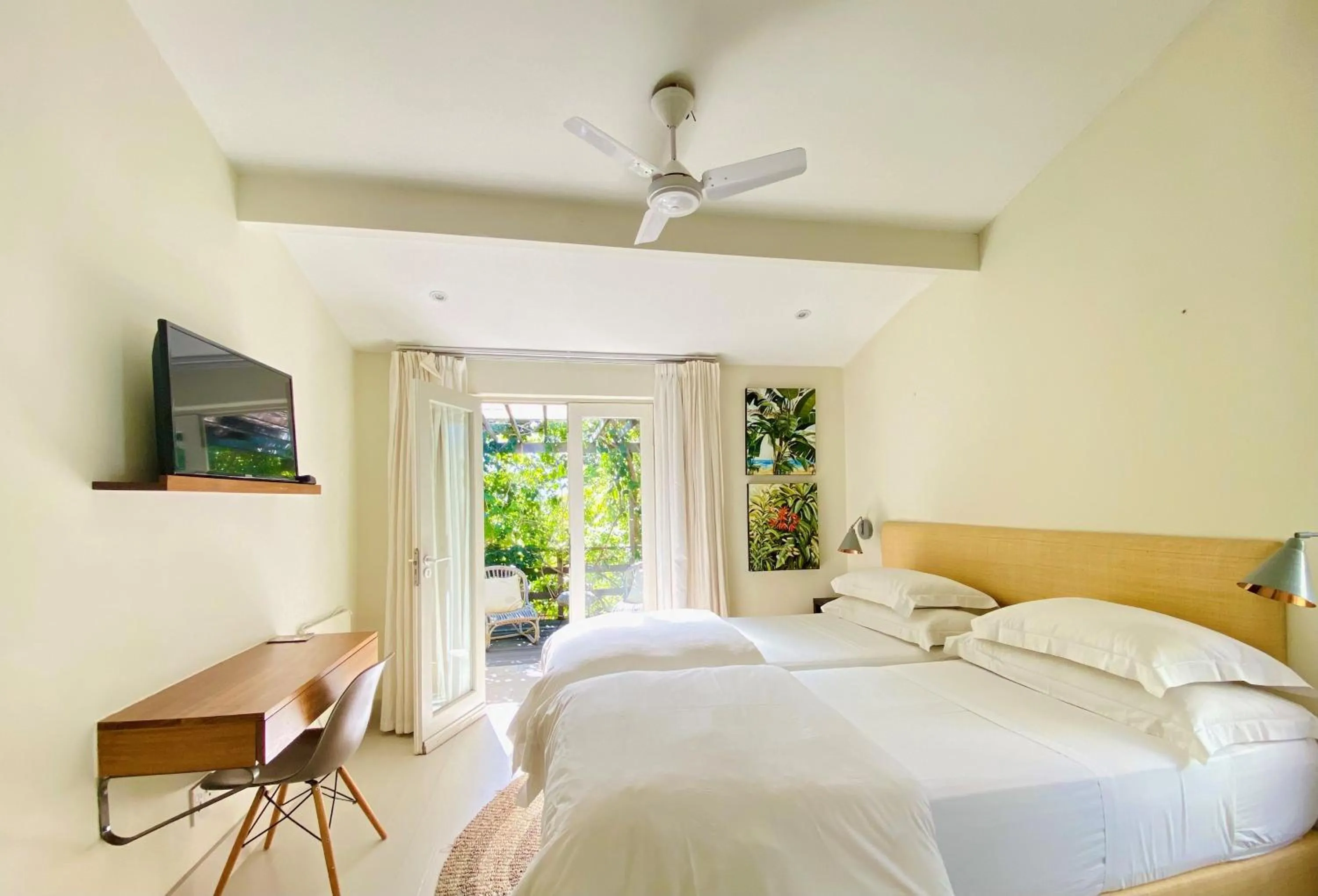 Superior - King/Twin With balcony and Kitchenette in Cape Standard Guest House