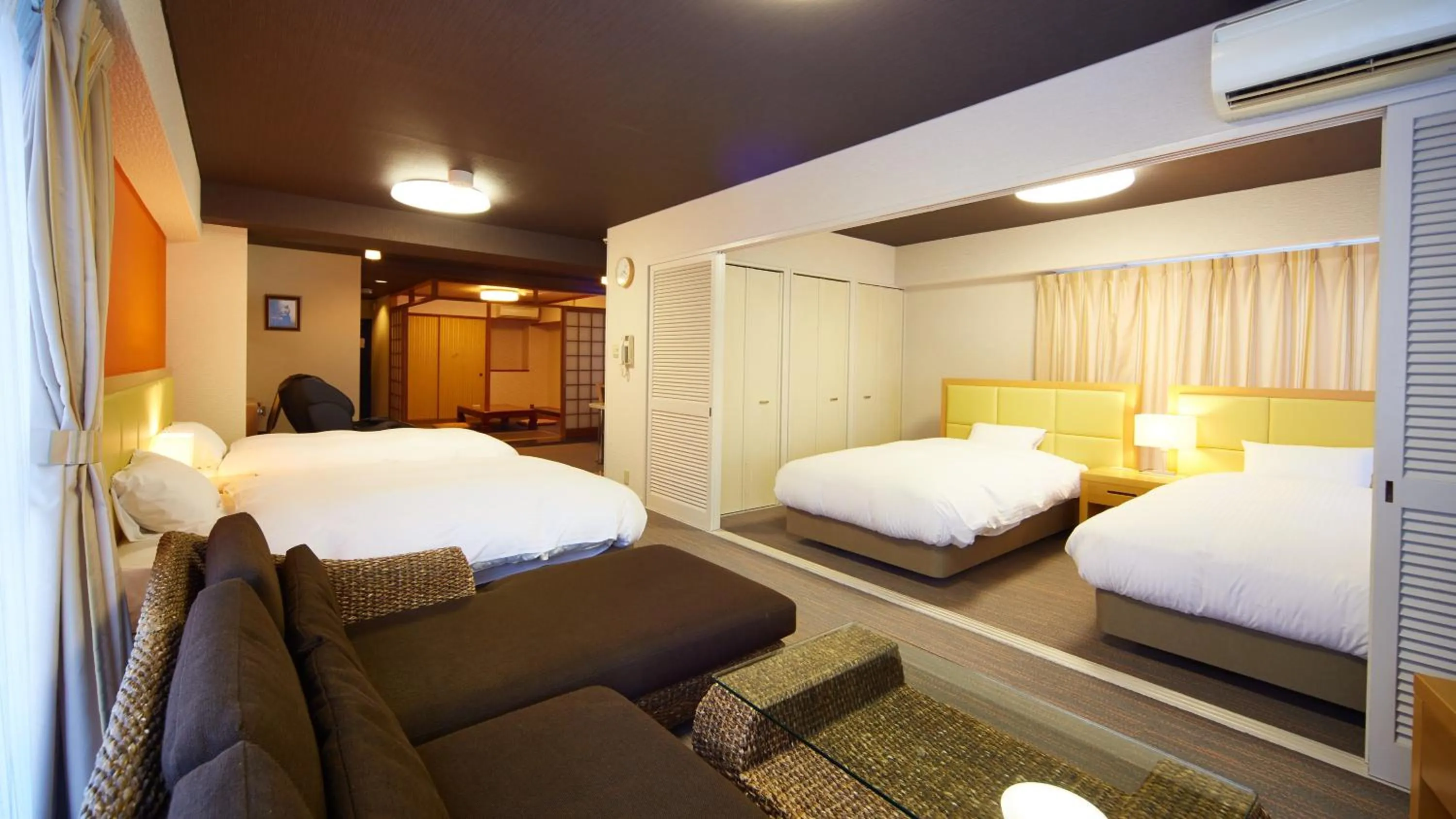 85m2 Western Japanese room with 4 Single Beds - single occupancy - No pets in Reyzenit Kinosaki Suite VILLA