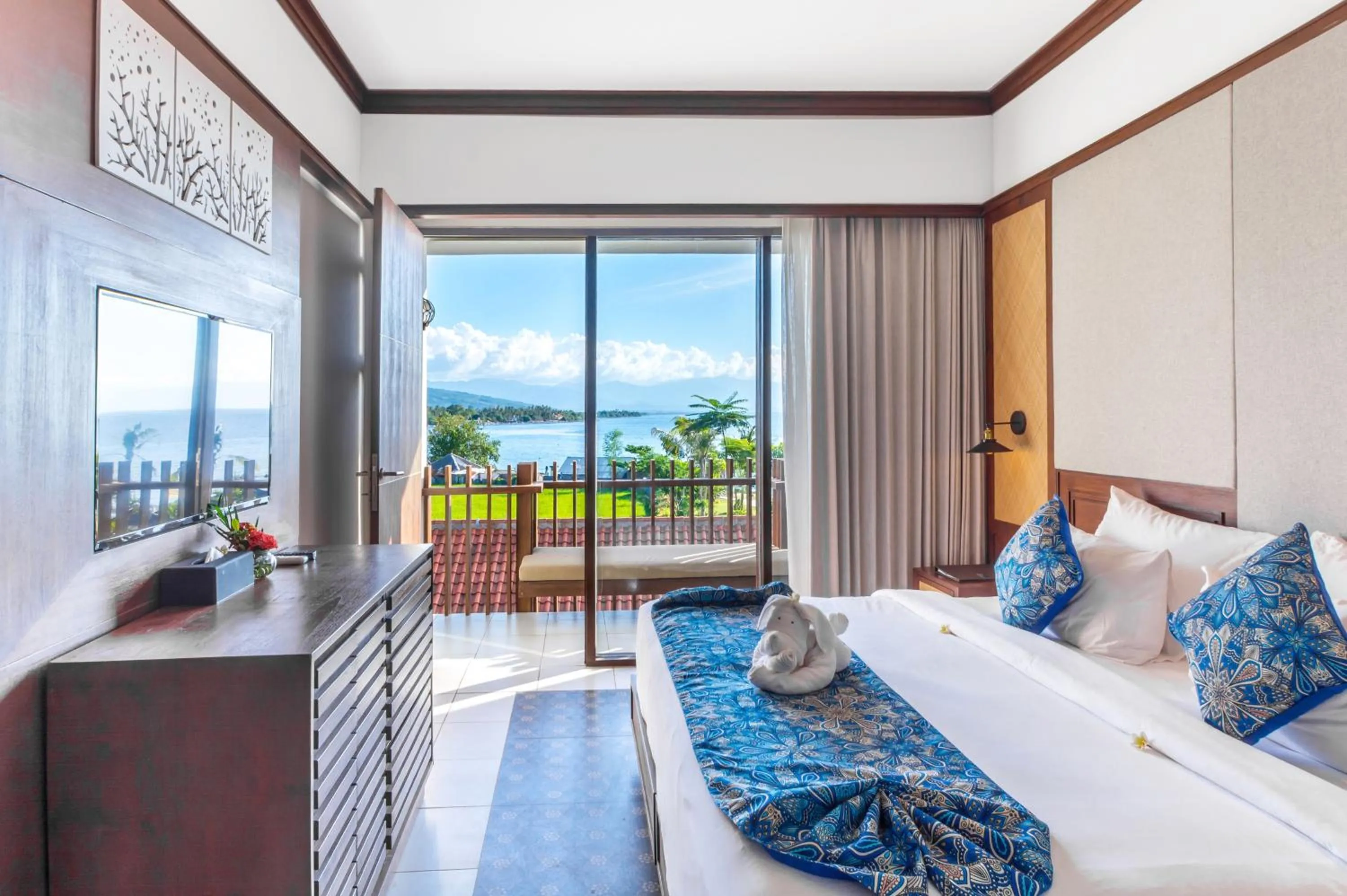 Deluxe Ocean Double with Dolphin Tour in Lovina Beach Club & Resort