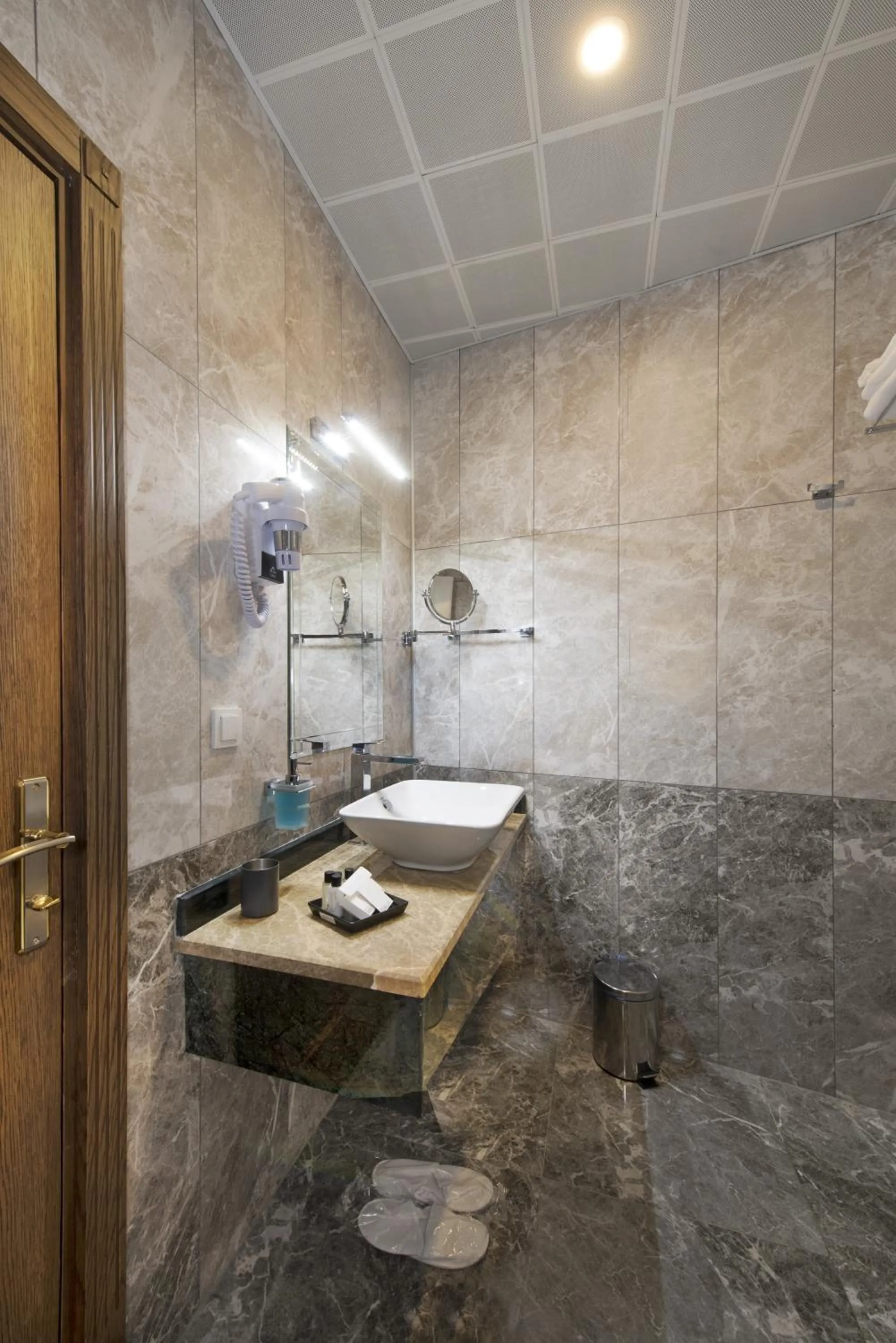 Deluxe Triple Room in Perapolis Hotel