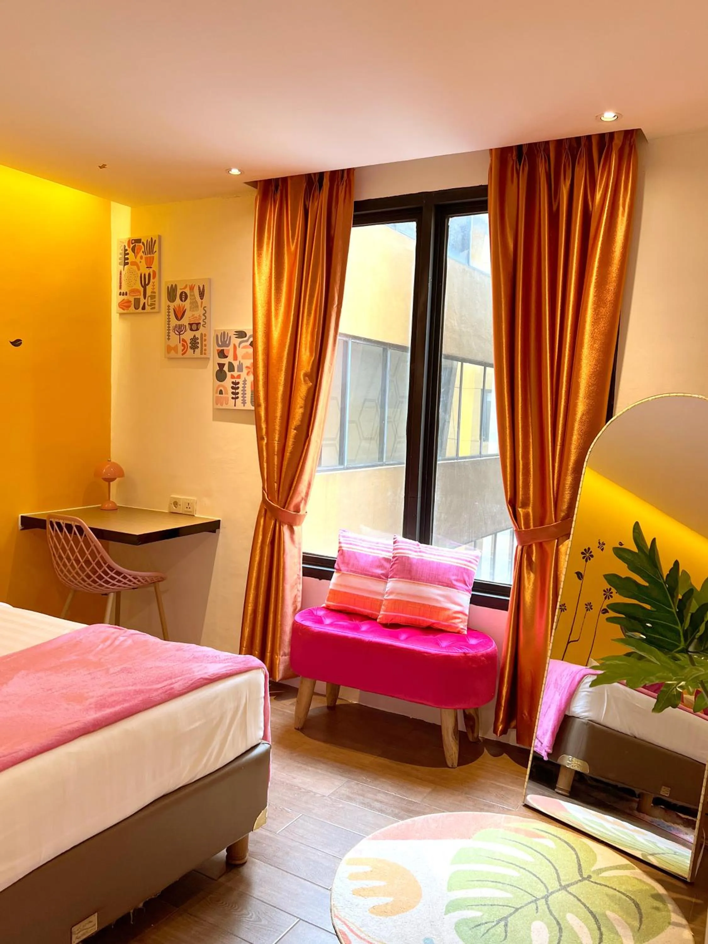 Girl Room in Yellow Bee Tangerang