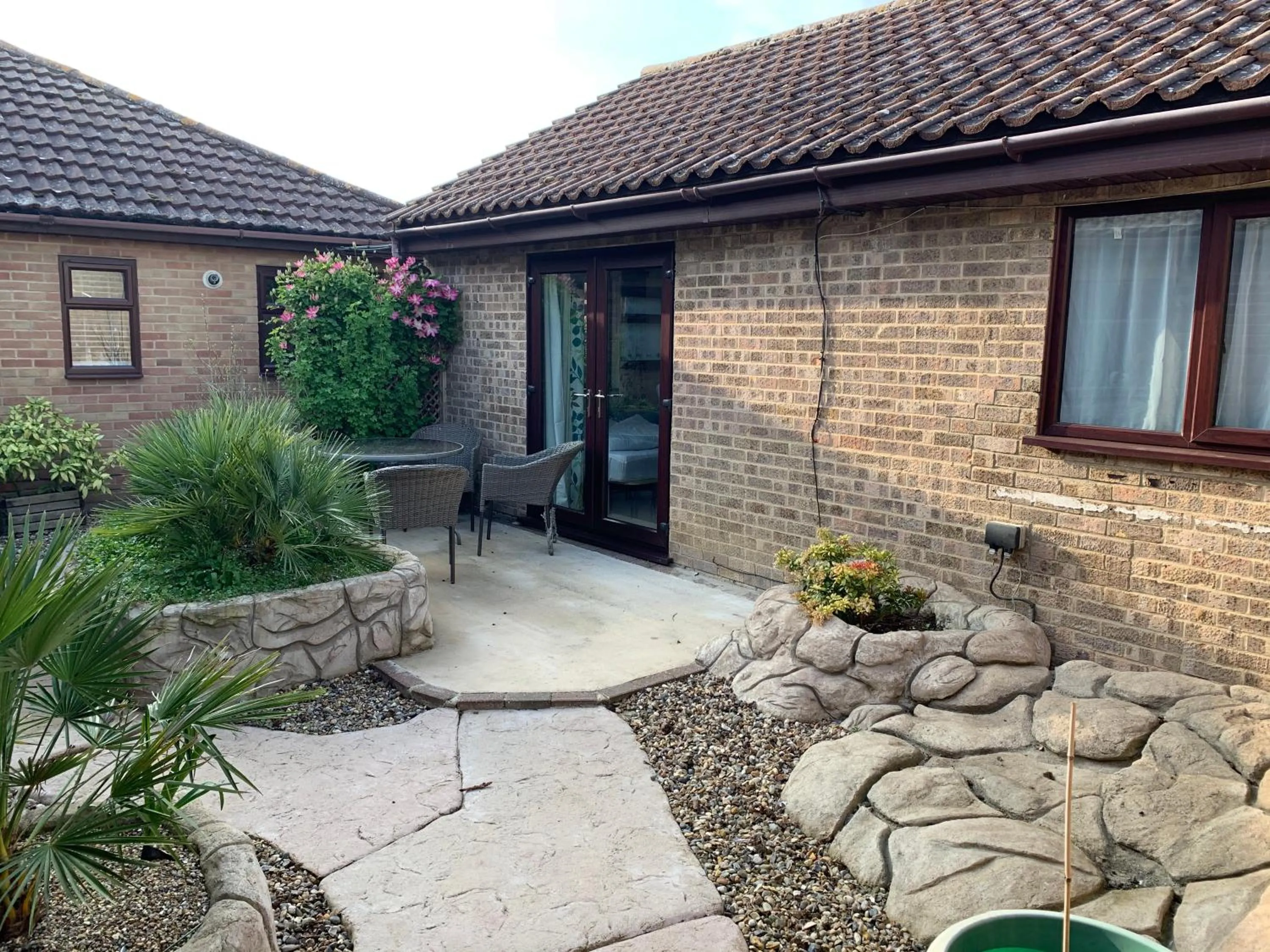 One-Bedroom Bungalow - single occupancy in Woodpaddock Bed & Breakfast