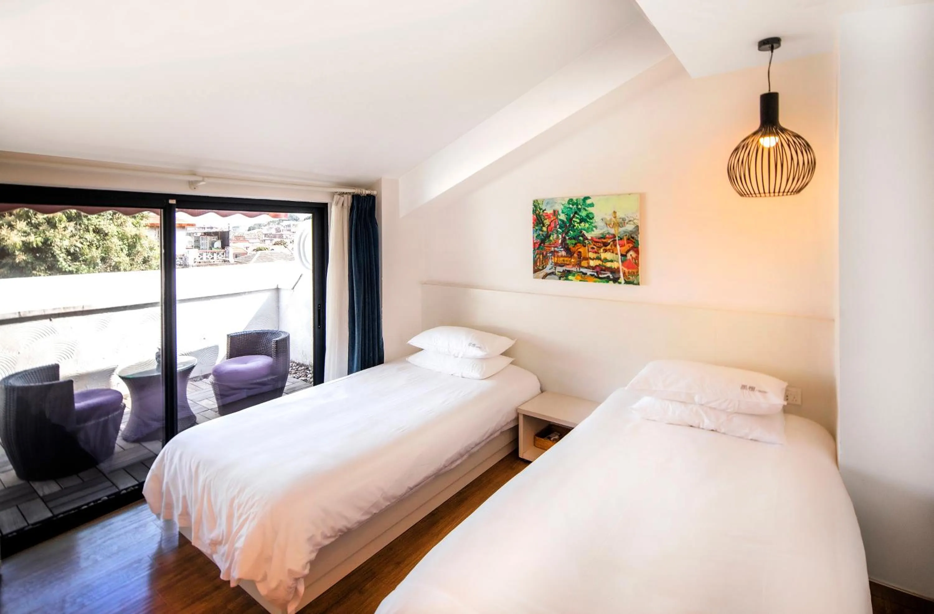 Twin Room with Sunlight Rock View in Xiamen Gulangyu Heitan Hotel