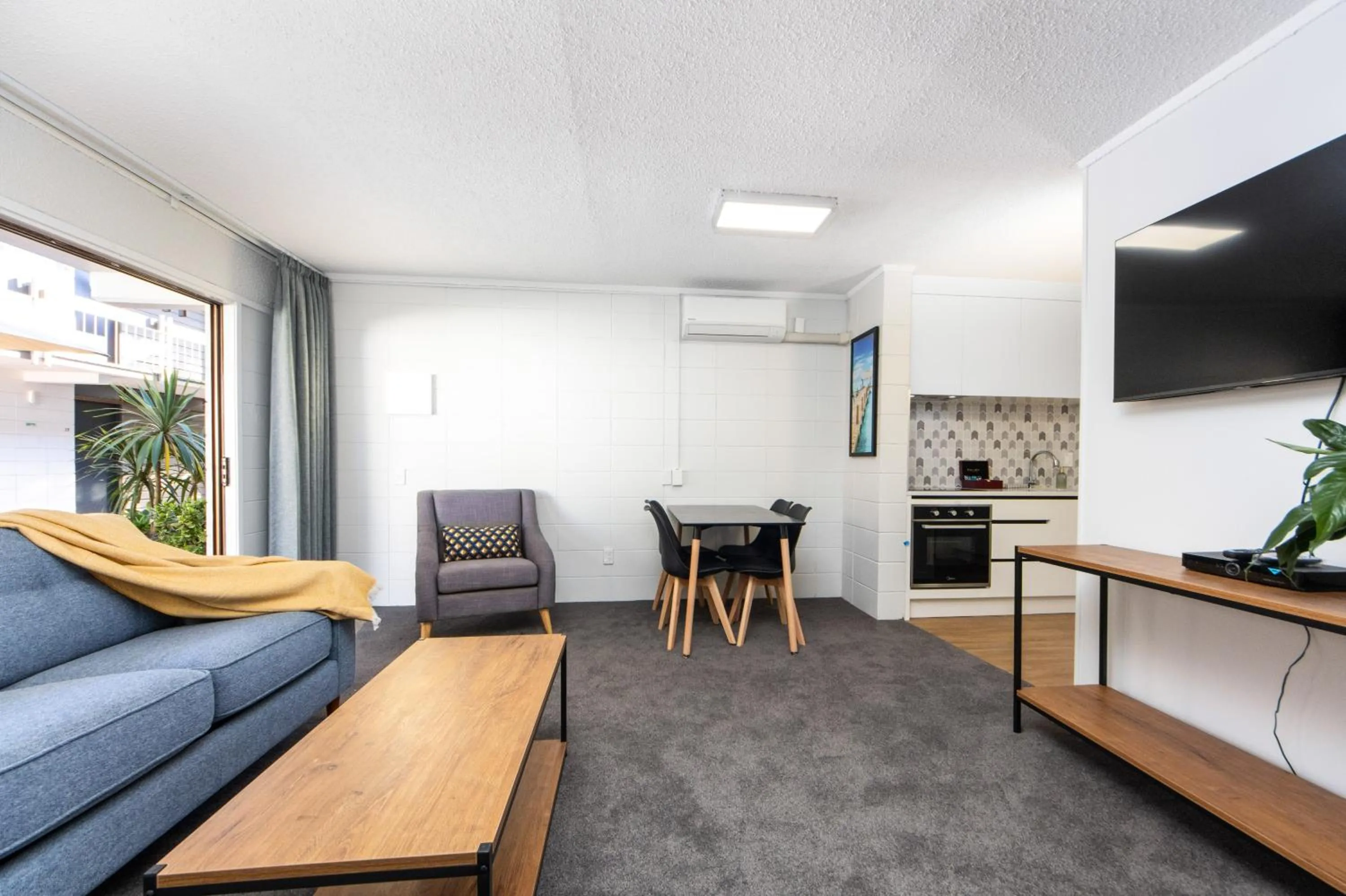 Two-Bedroom Apartment (Sleeps 5) in Epsom Motel