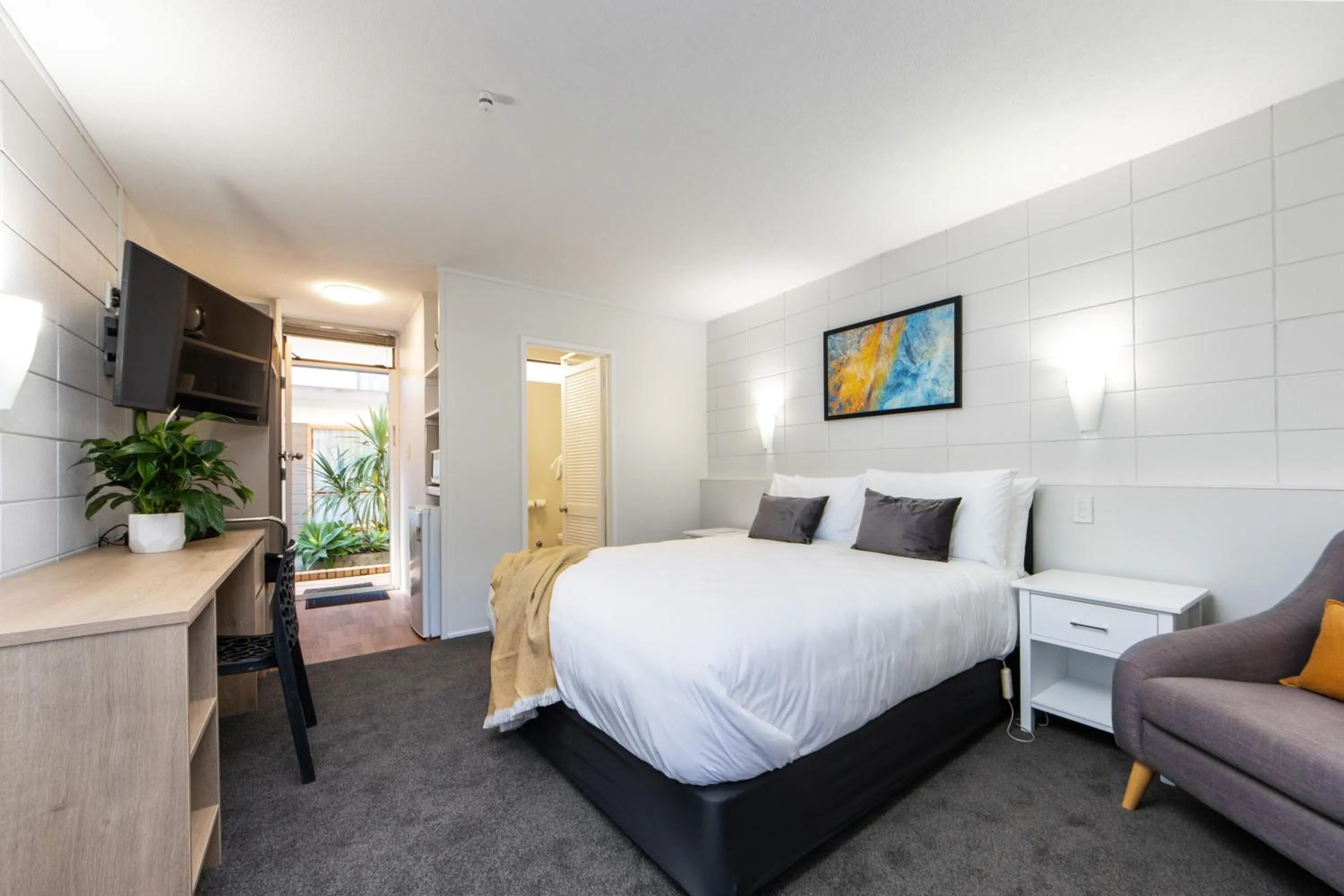 Studio with Private Courtyard in Epsom Motel