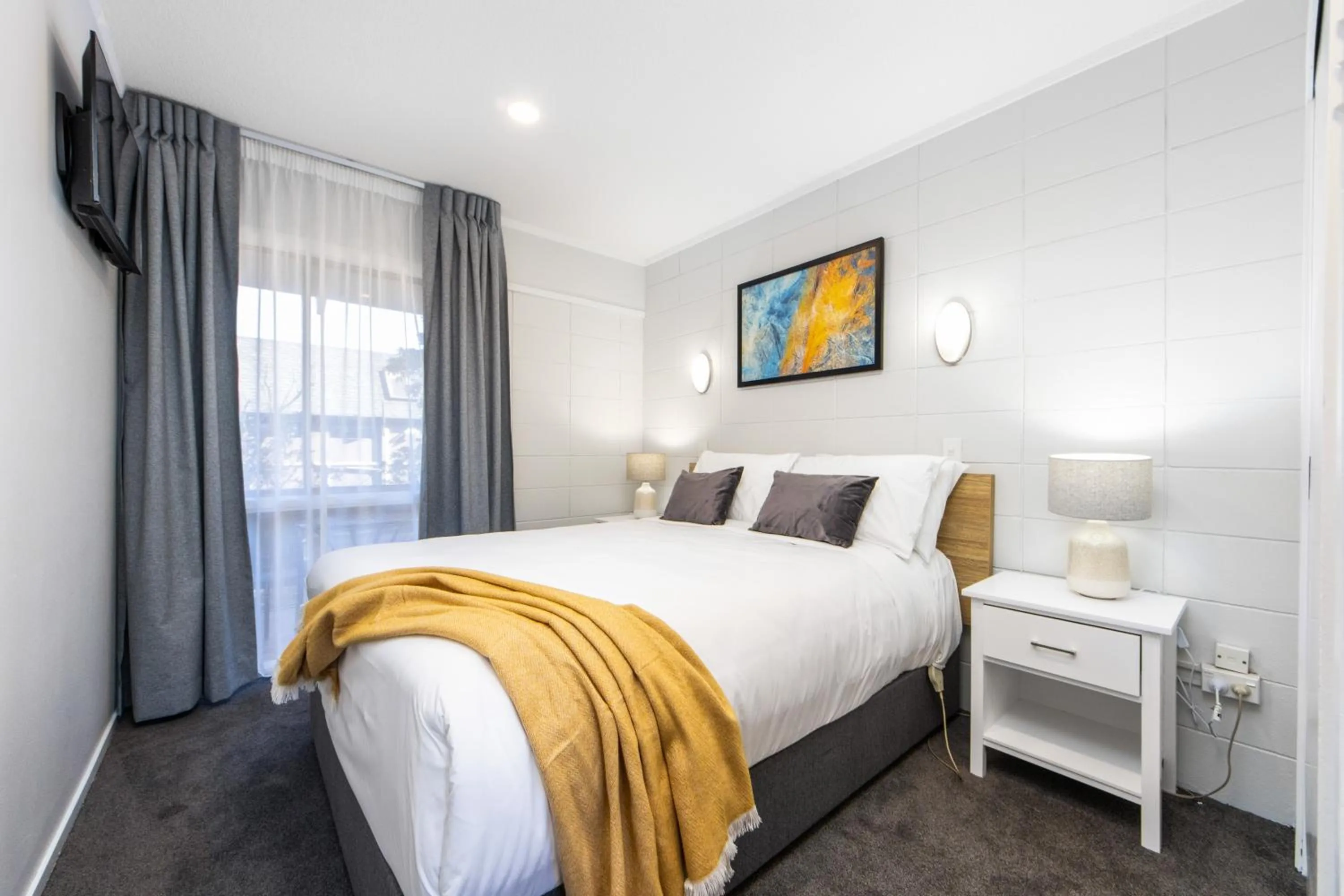 One-Bedroom Suite in Epsom Motel