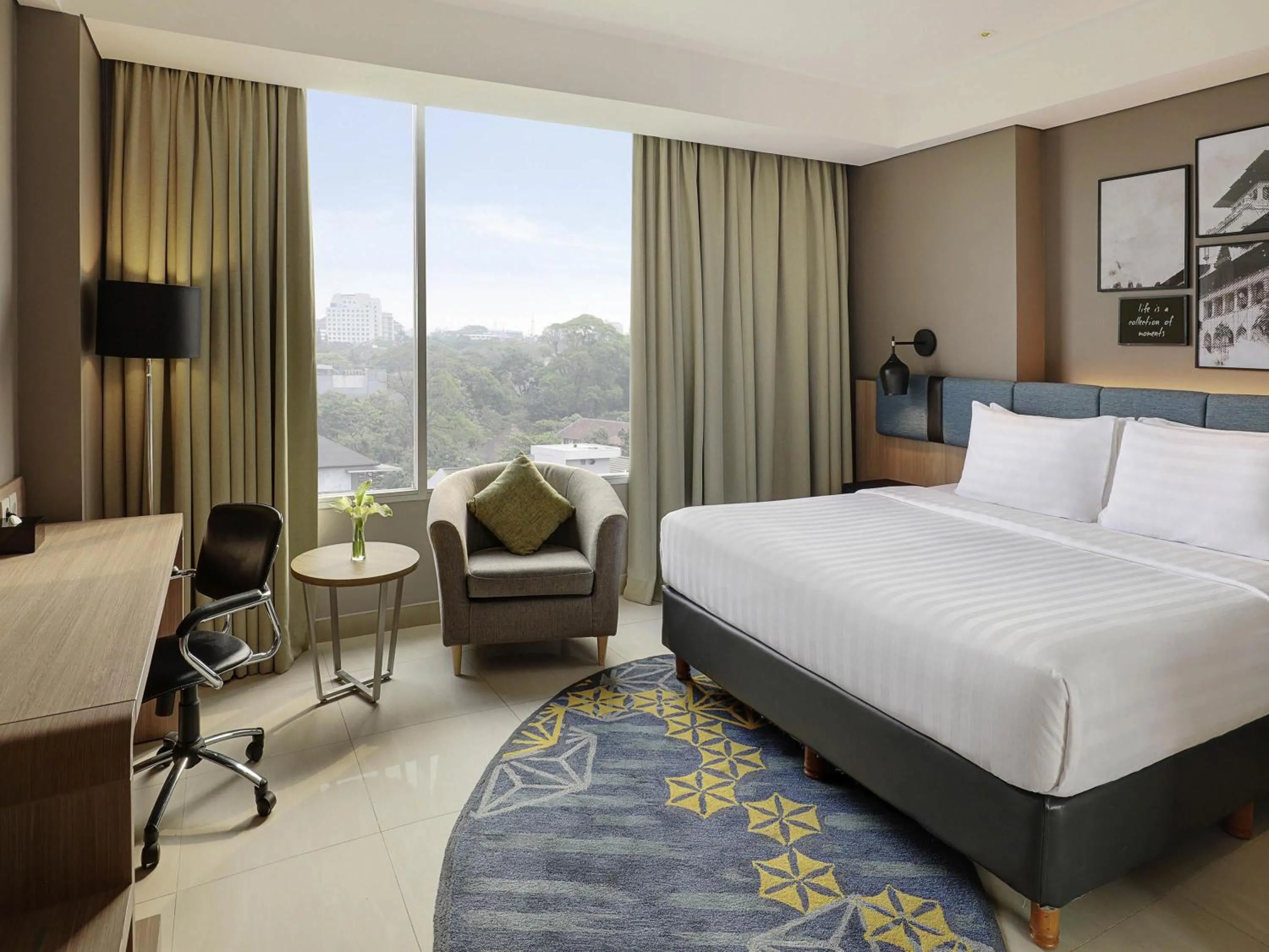 Deluxe Double Room in Mercure Bandung Nexa Supratman