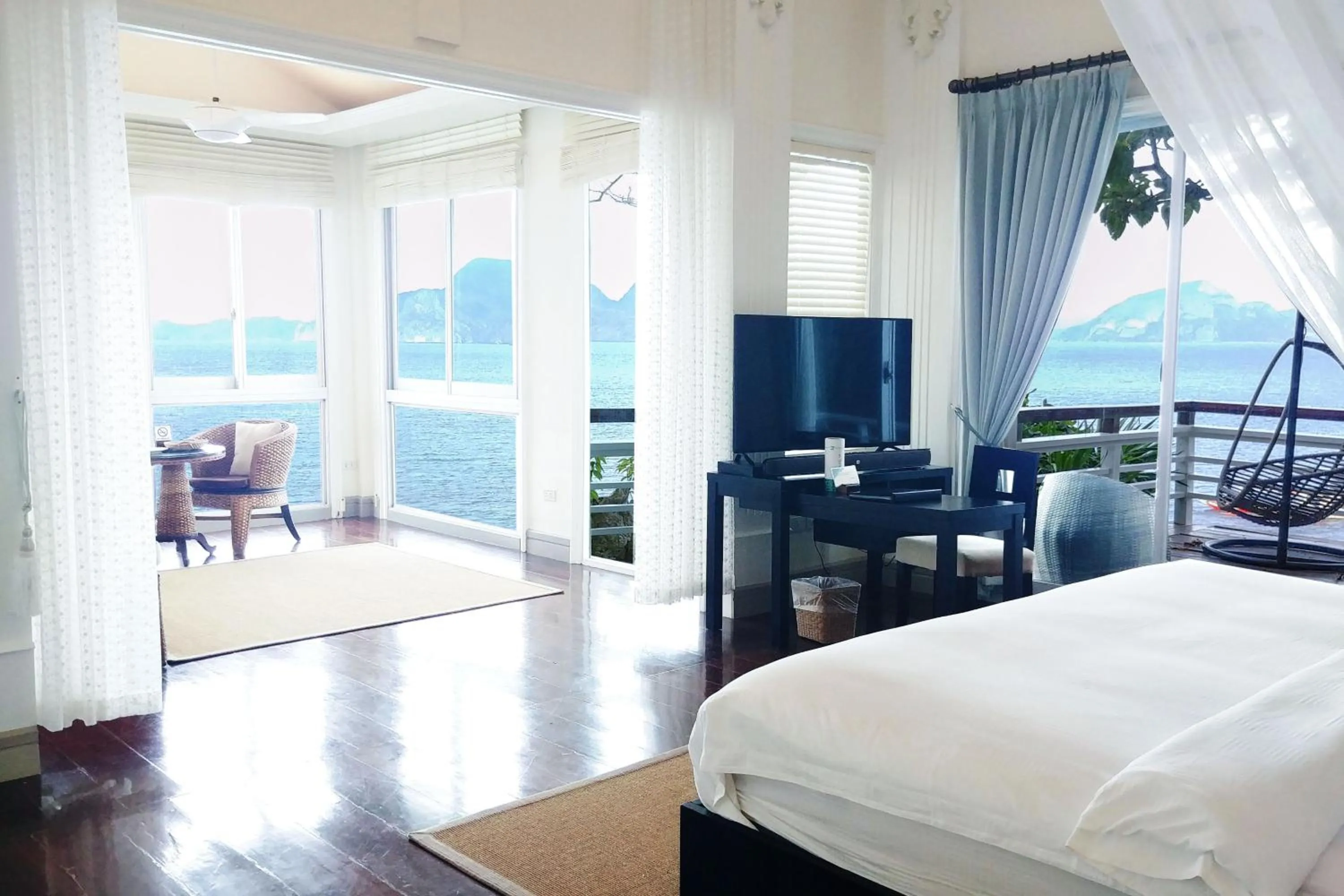 VIP Villa with Panoramic Ocean View in Matinloc Island Resort