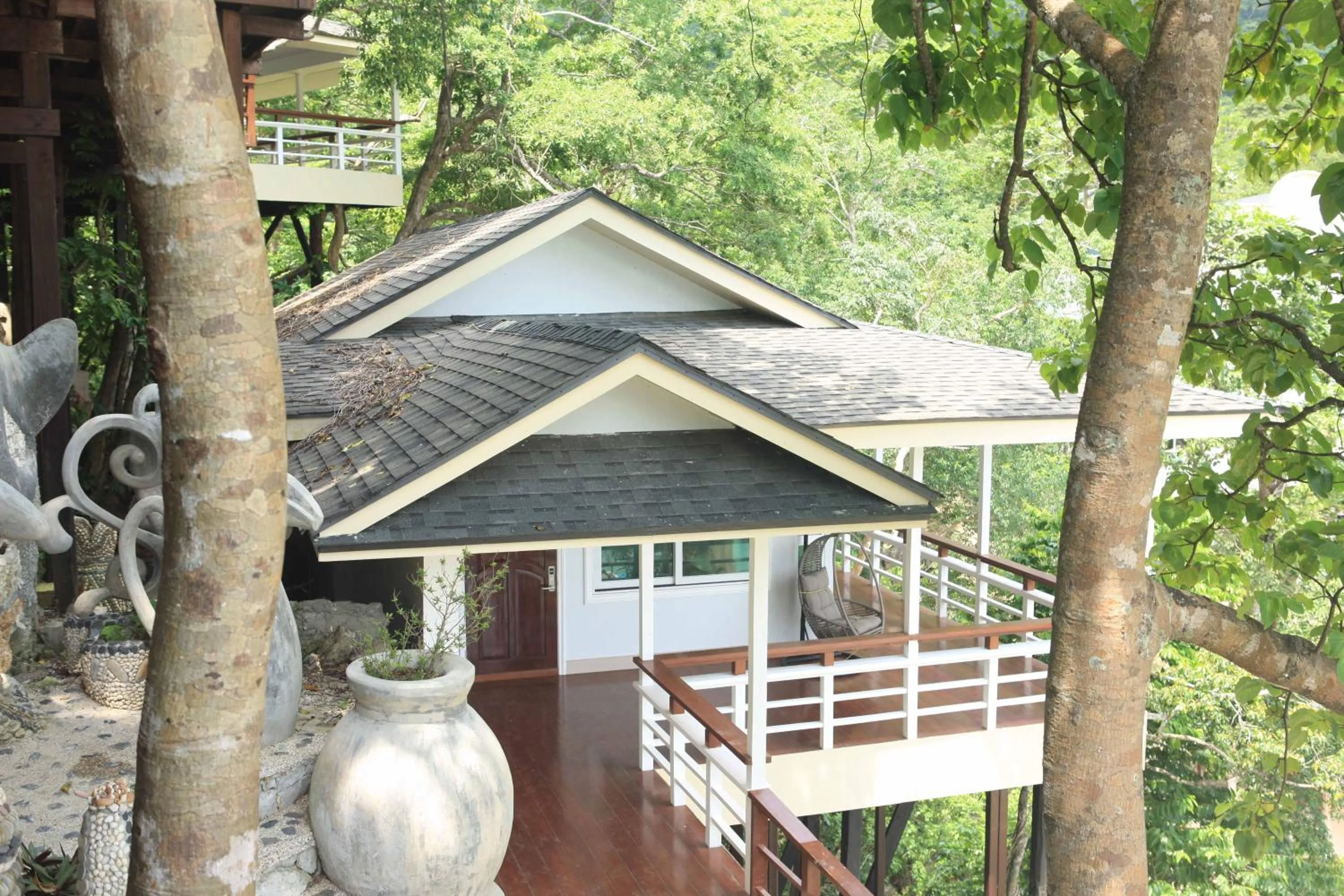 Mountain Villa with Tropical Jungle View in Matinloc Island Resort
