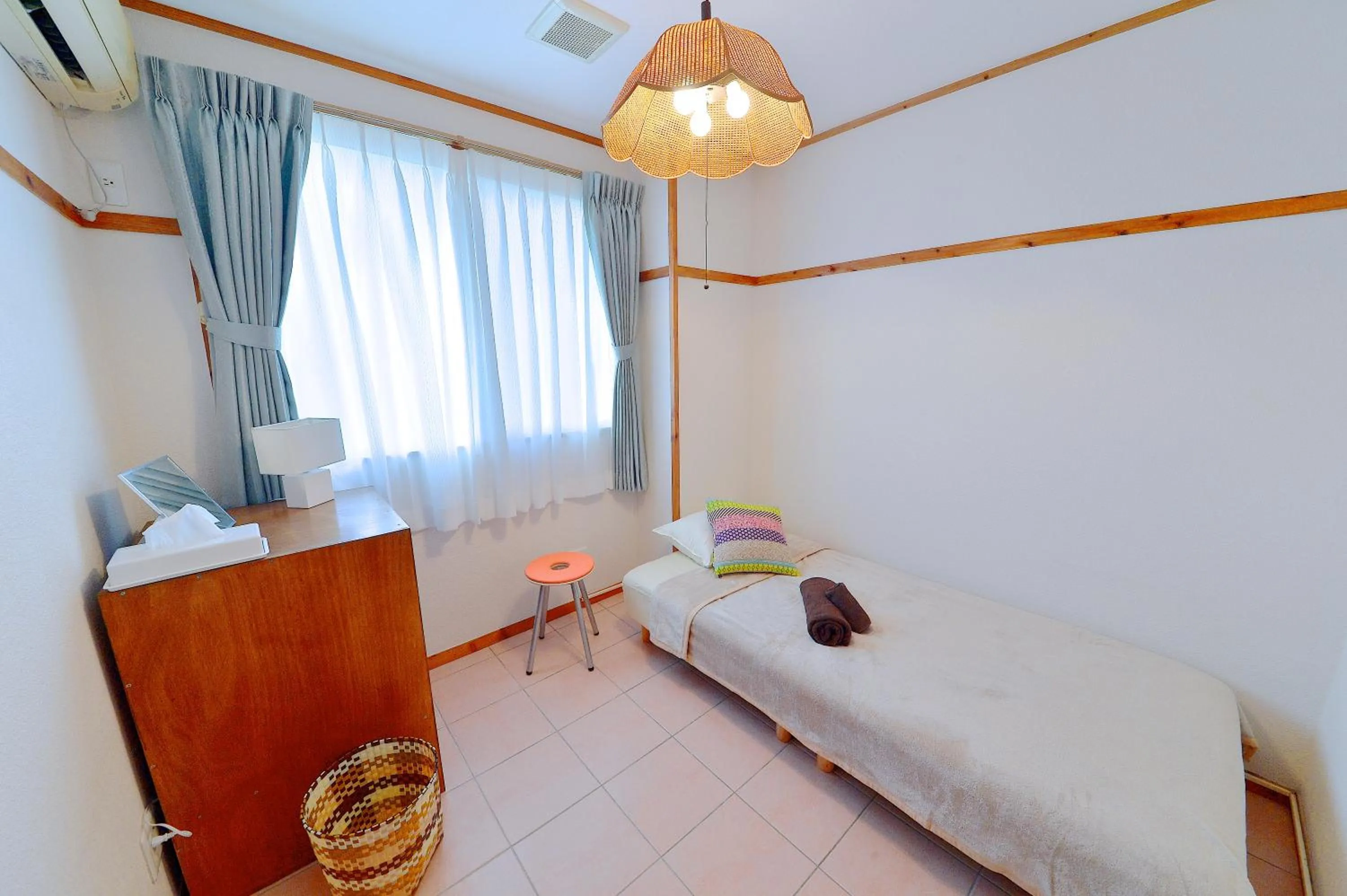 Single Room with Shared Shower and Toilet in Lulaliya