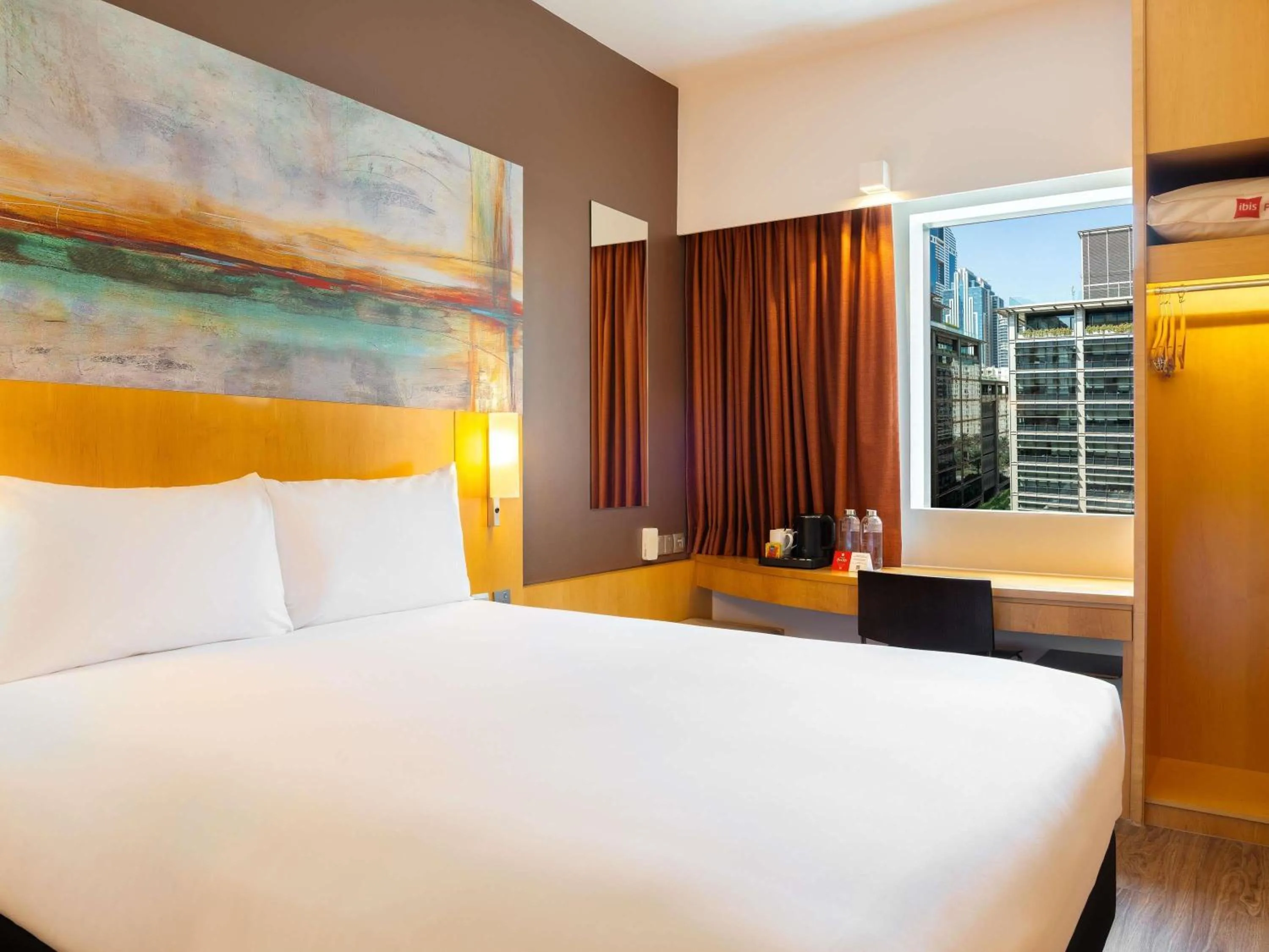 Premium Queen Room in ibis Dubai One Central