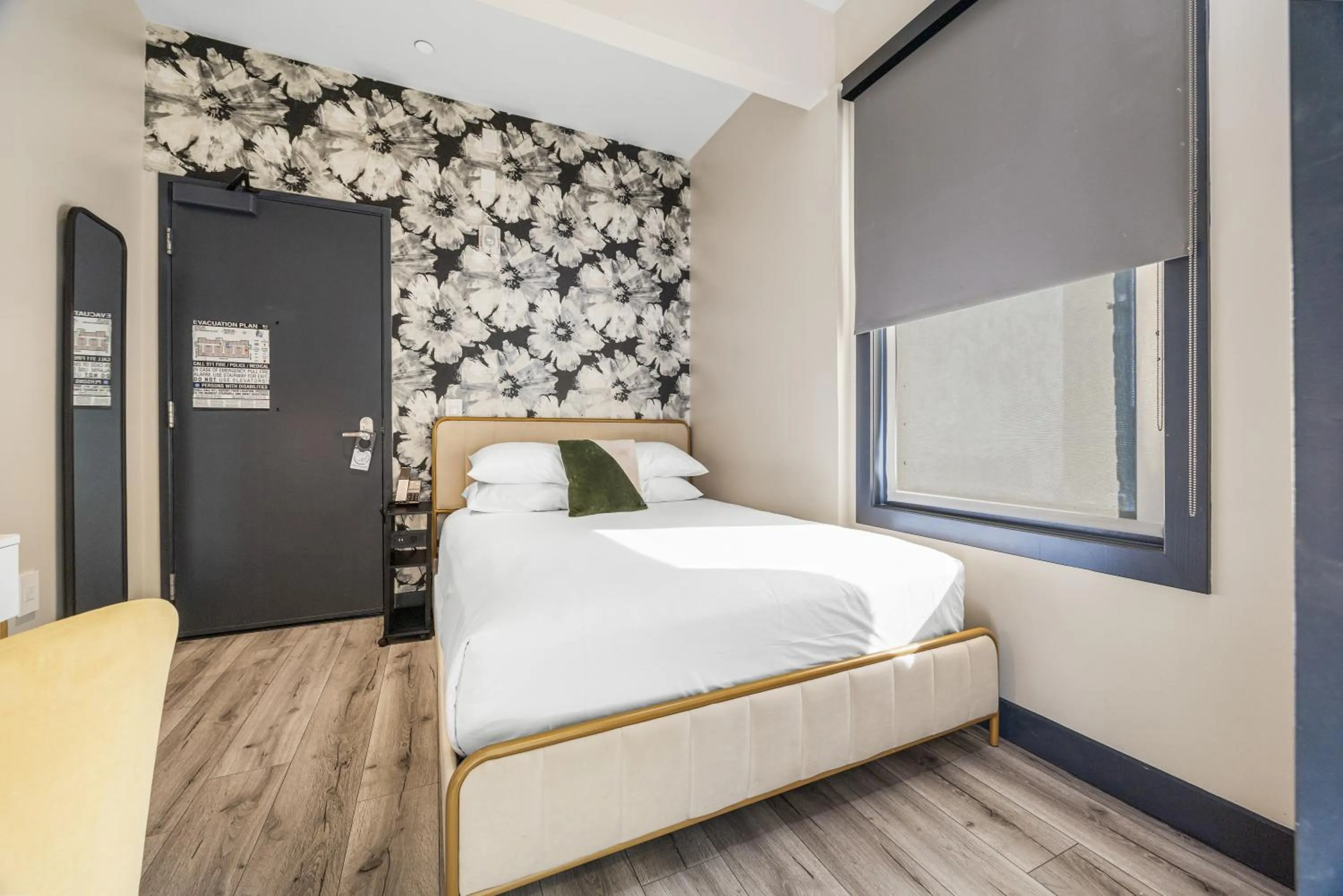 Twin Room - single occupancy - Disability Access in Hotel EPIK