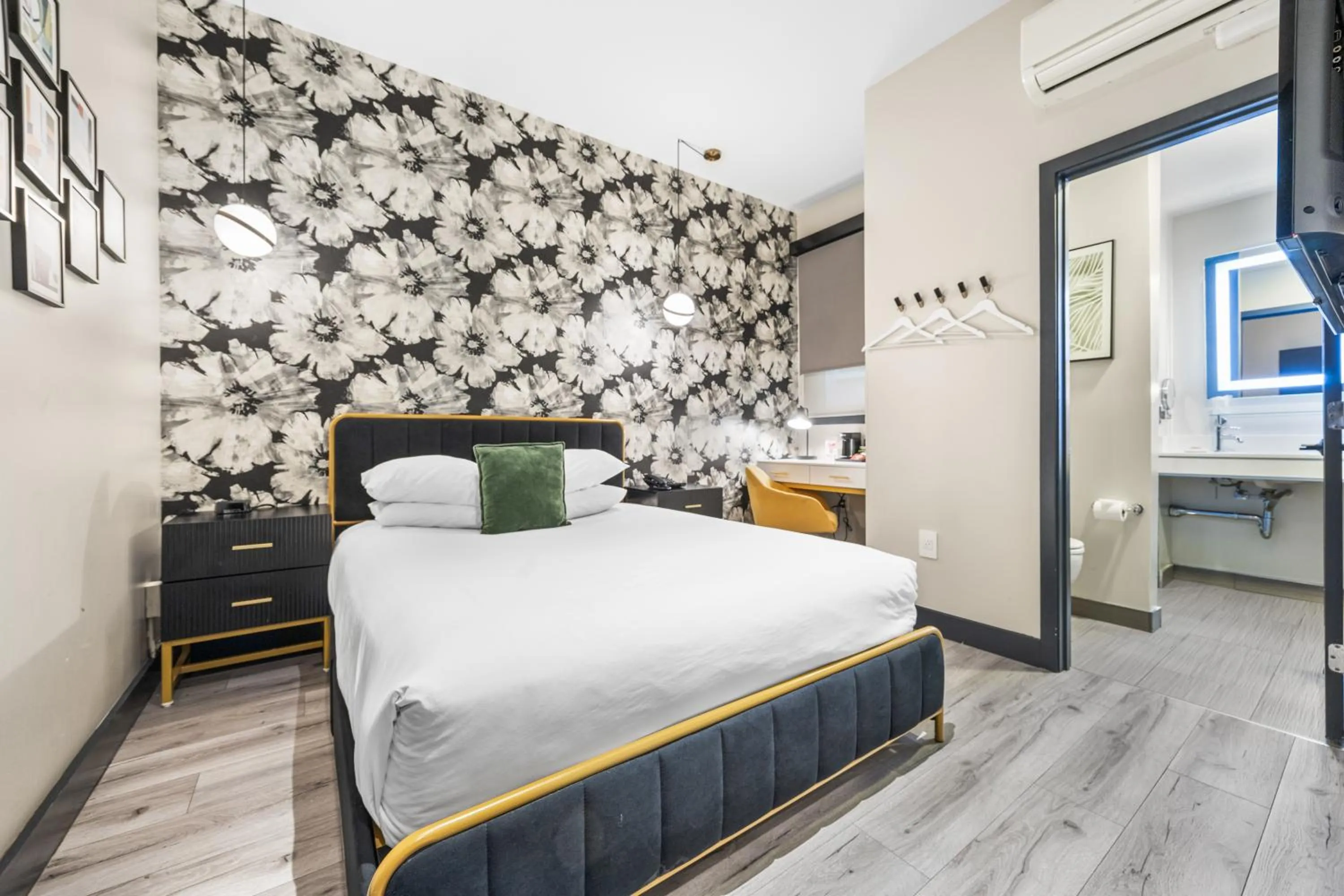 Queen Room in Hotel EPIK