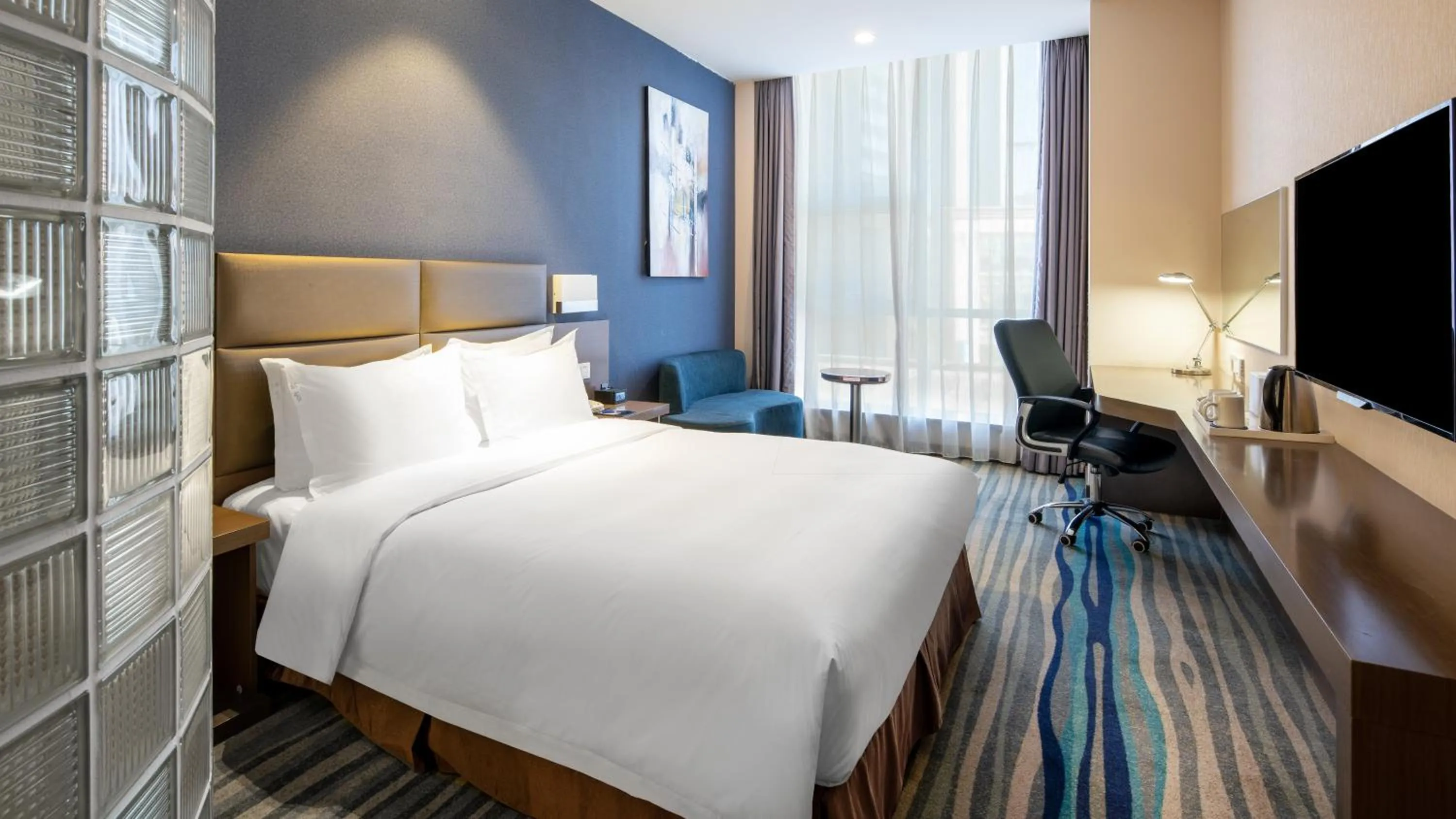 Standard Queen Room with Extra Floor Space in Holiday Inn Express Shenyang North Station by IHG