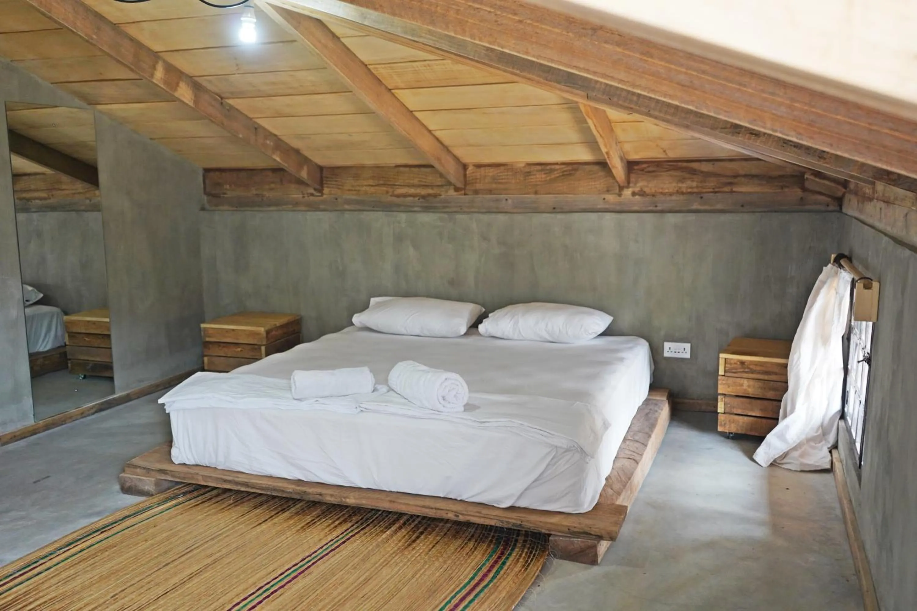 Deluxe King Room - single occupancy in somewhere nice